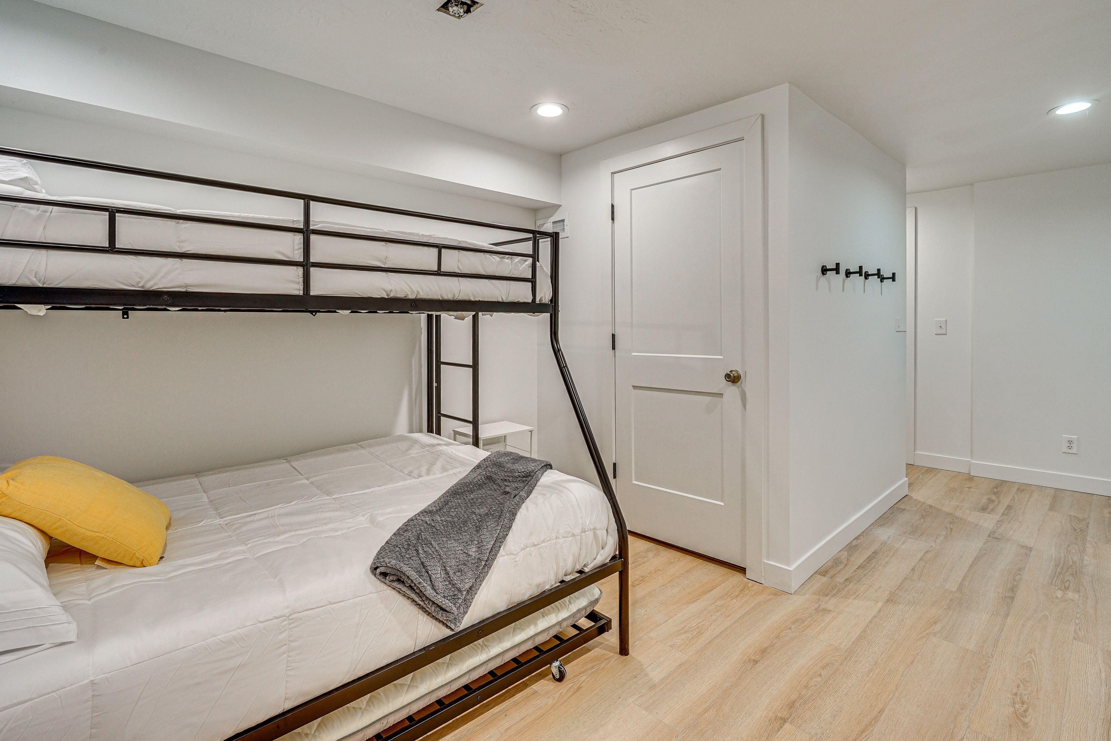 Bedroom 4 | Twin/Full Bunk Bed w/ Full Trundle