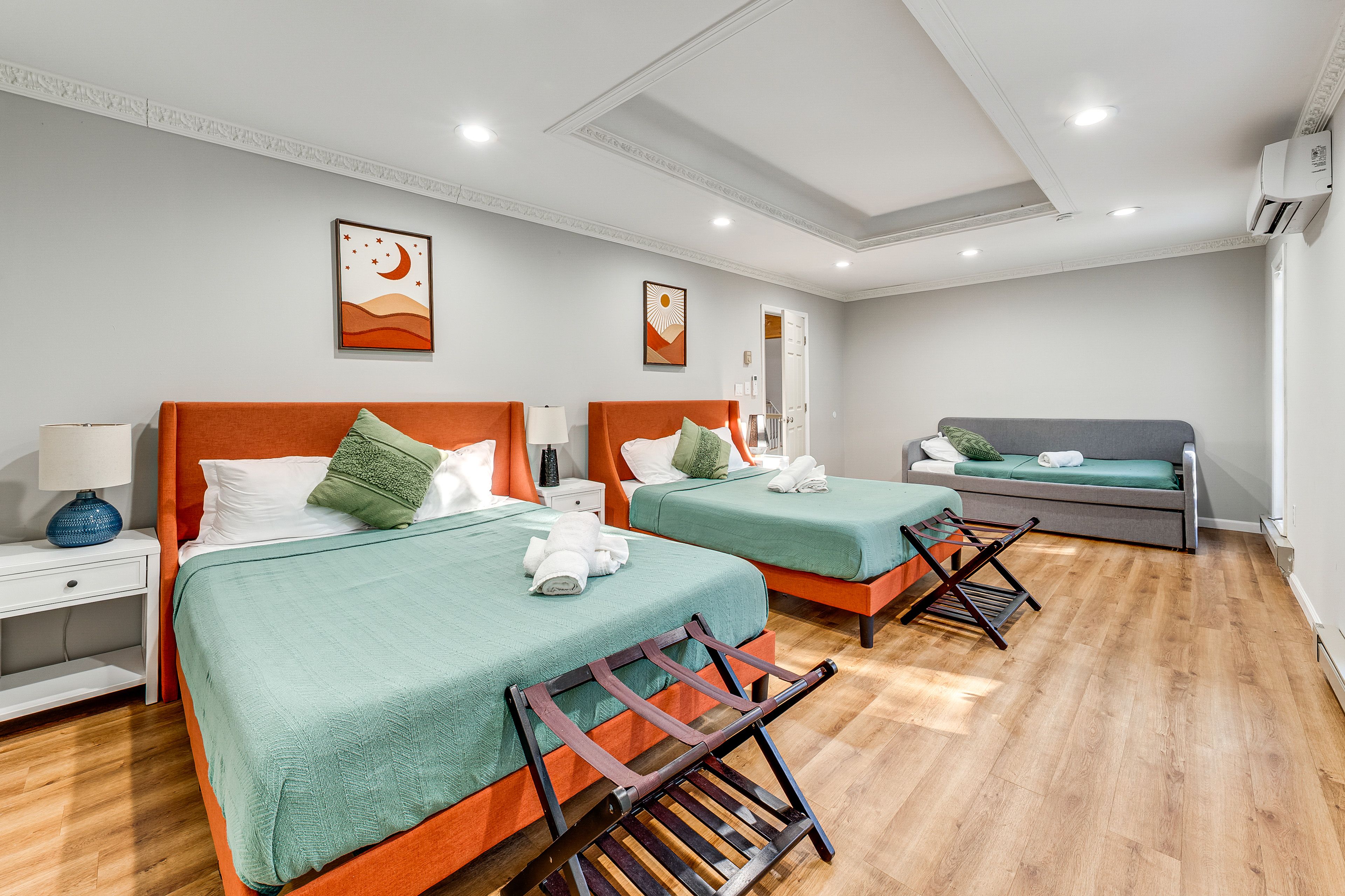 Bonus Room 1 | 2nd Floor | 2 Queen Beds | Twin Daybed