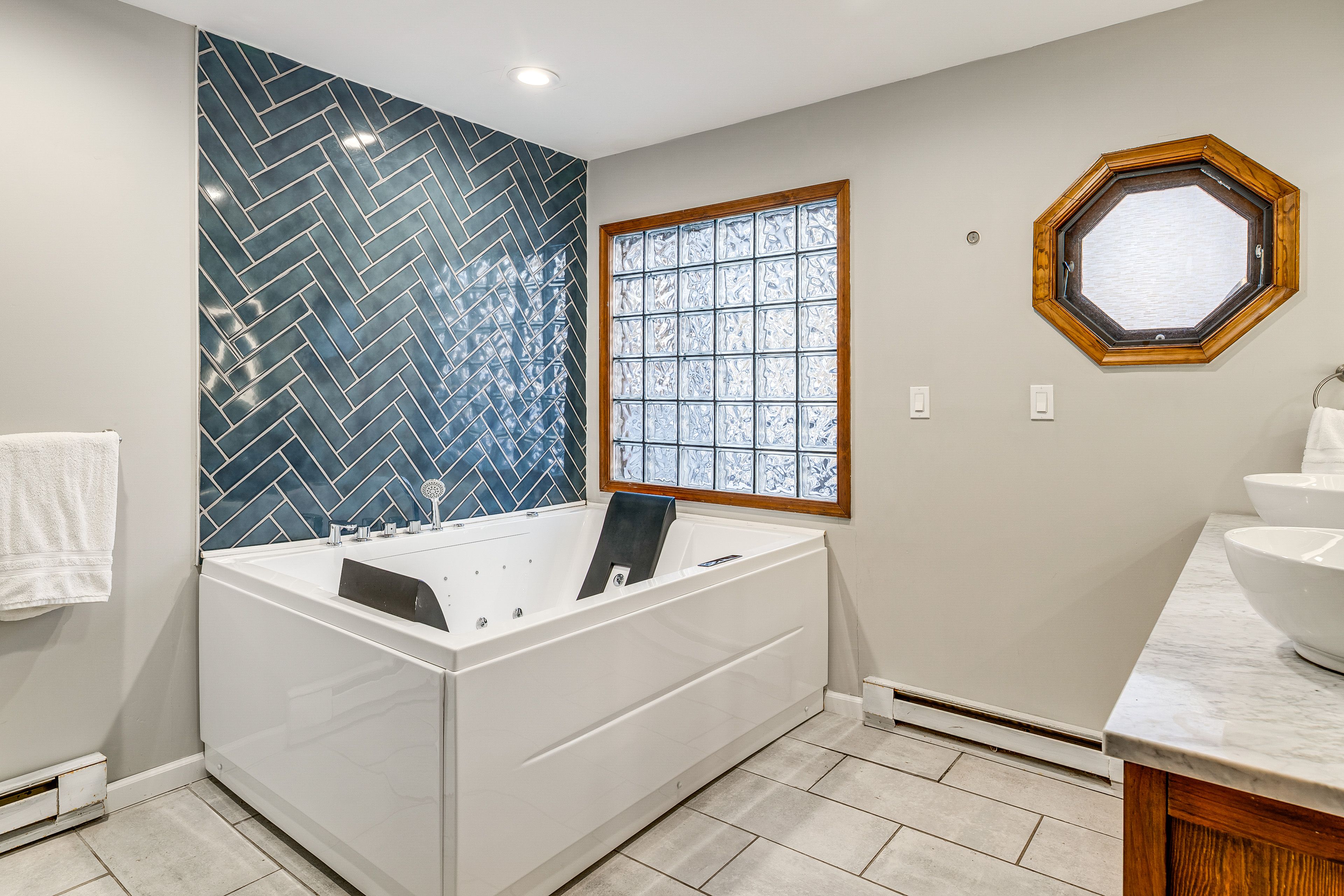 En-Suite Bathroom | 1st Floor | Towels Provided