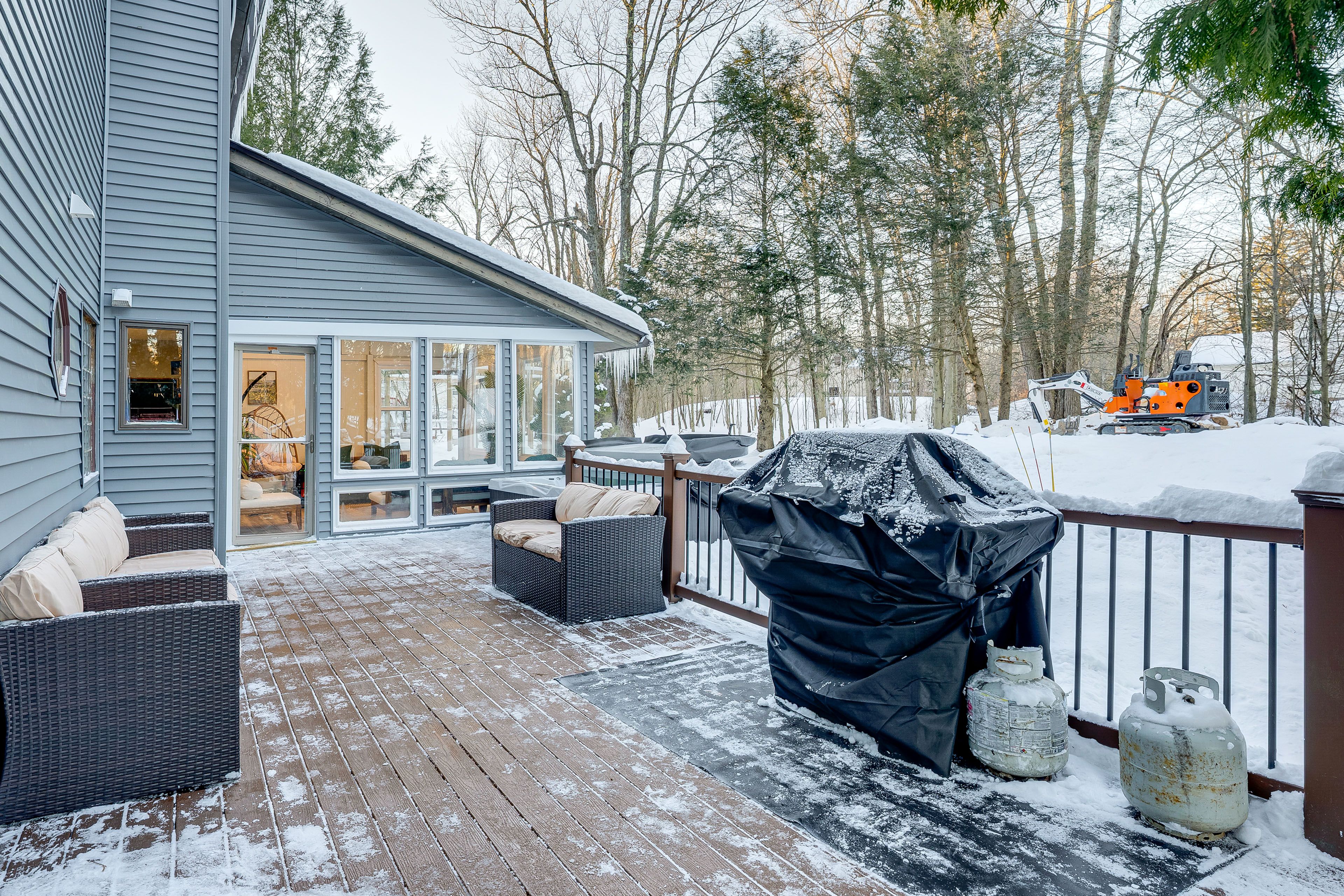 Rear Deck | Hot Tub | Gas Grill