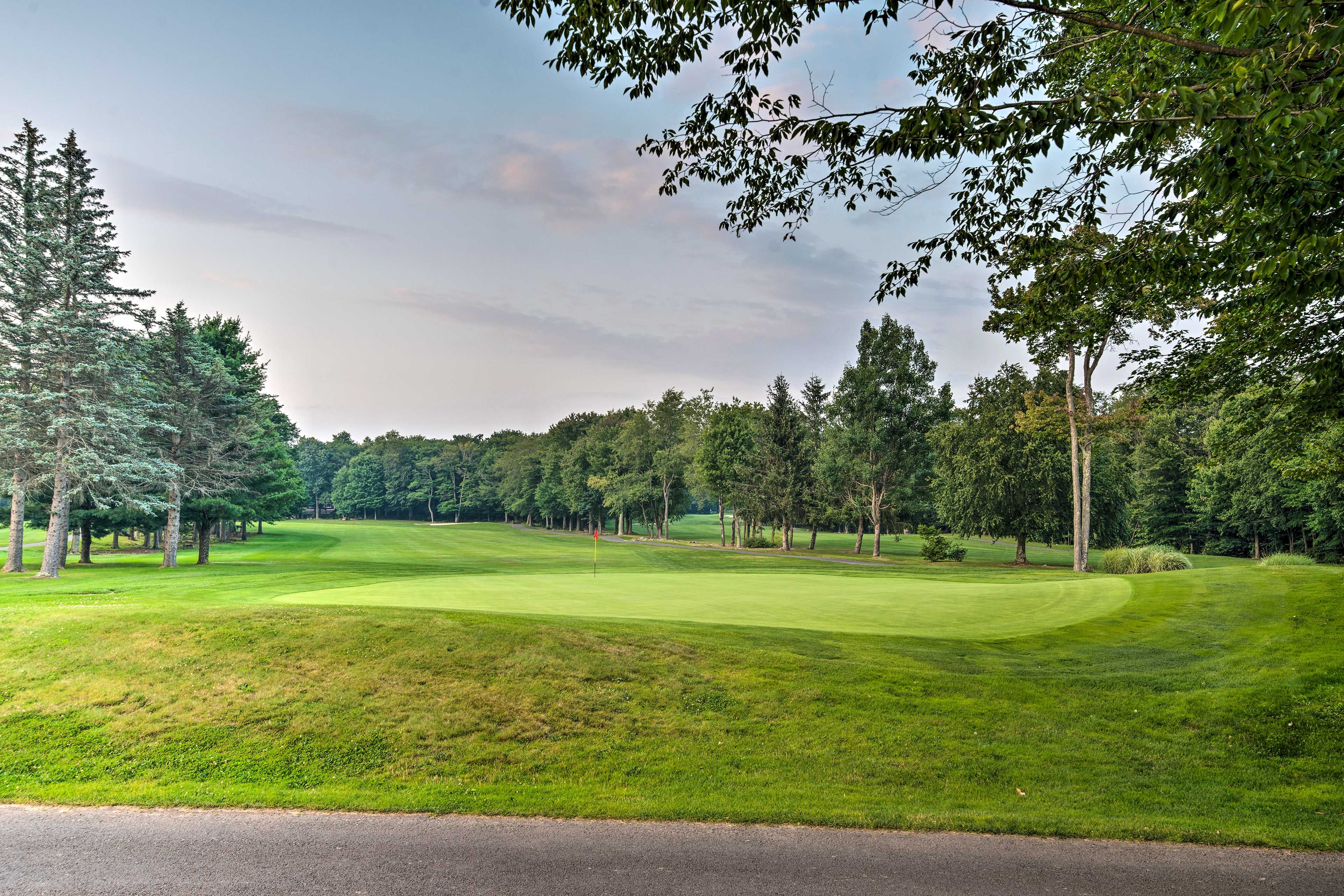 Pocono Farms Golf Course | 1 Mi From Property
