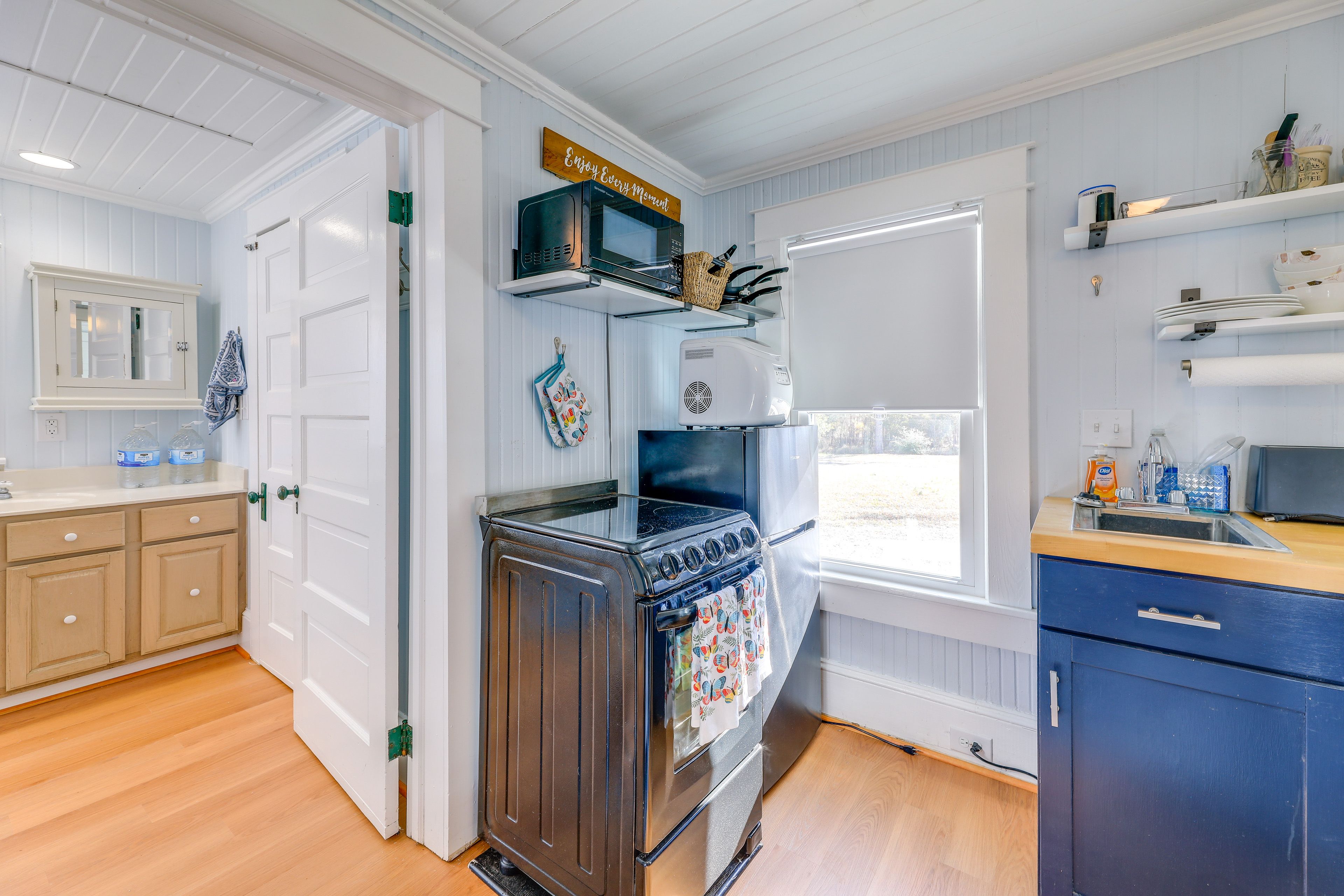 Kitchen | Keurig Coffee Maker | Ice Maker