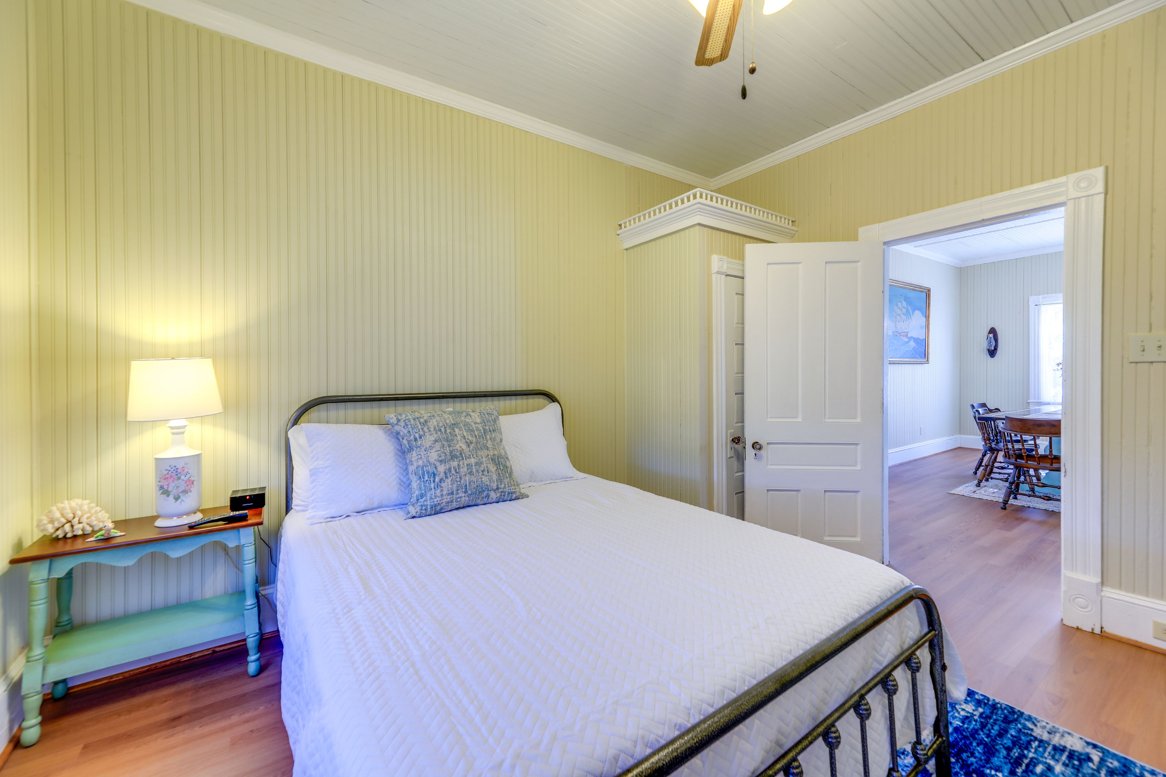 Bedroom 2 | Queen Bed | 1st Floor