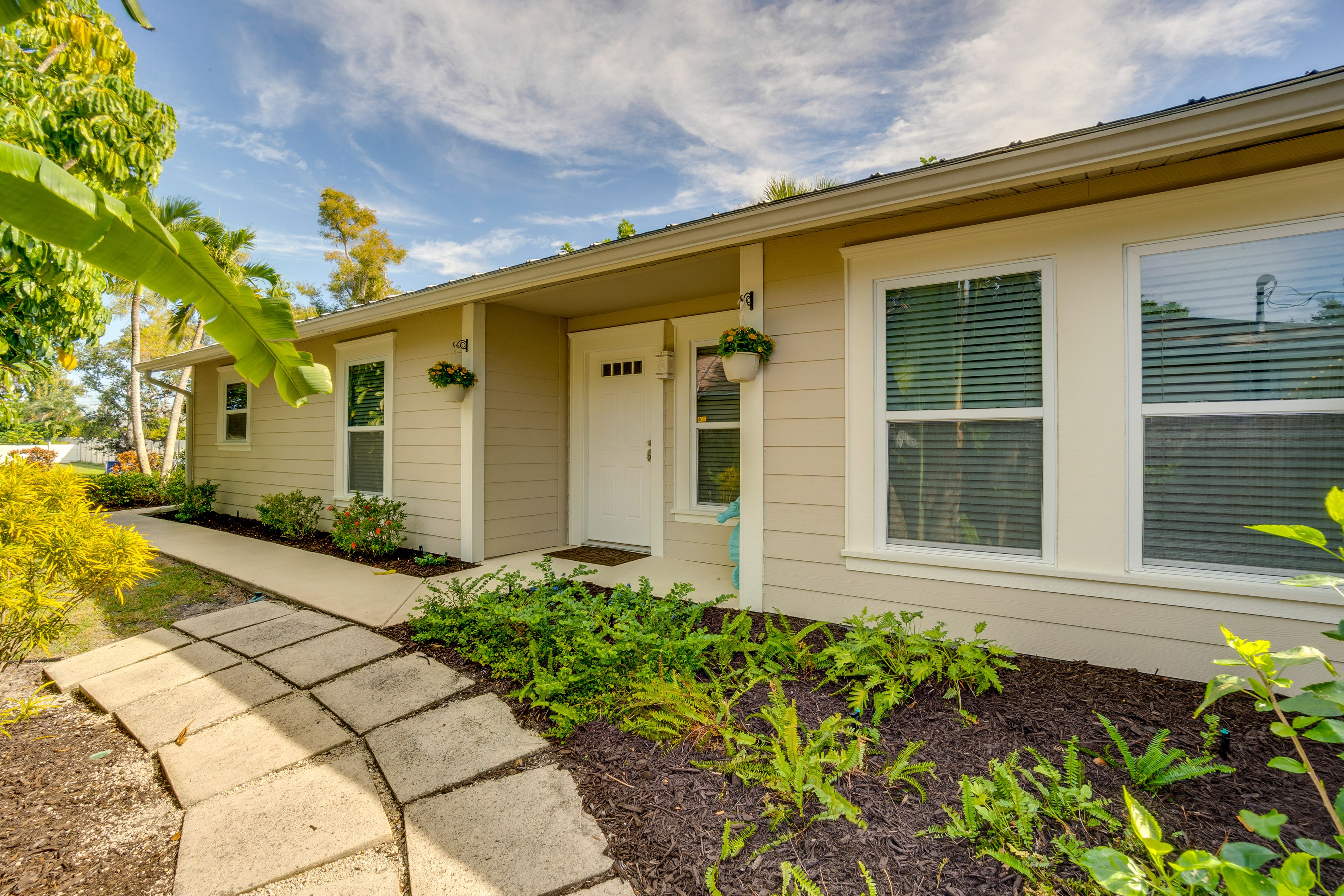 Single-Story House | 15 Mi to Myakka River State Park | Kayaks Provided