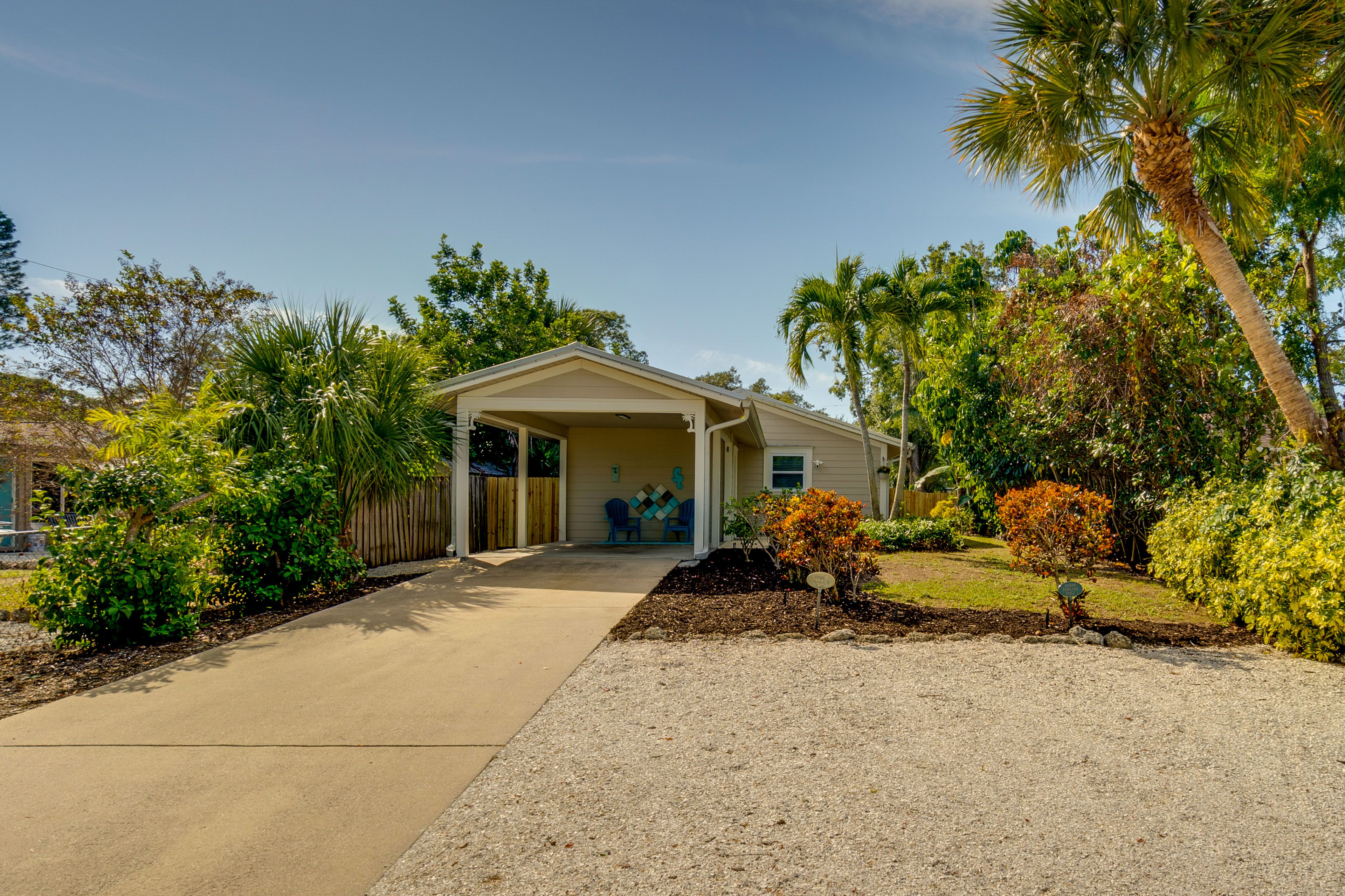 Parking | Driveway (4 Vehicles)