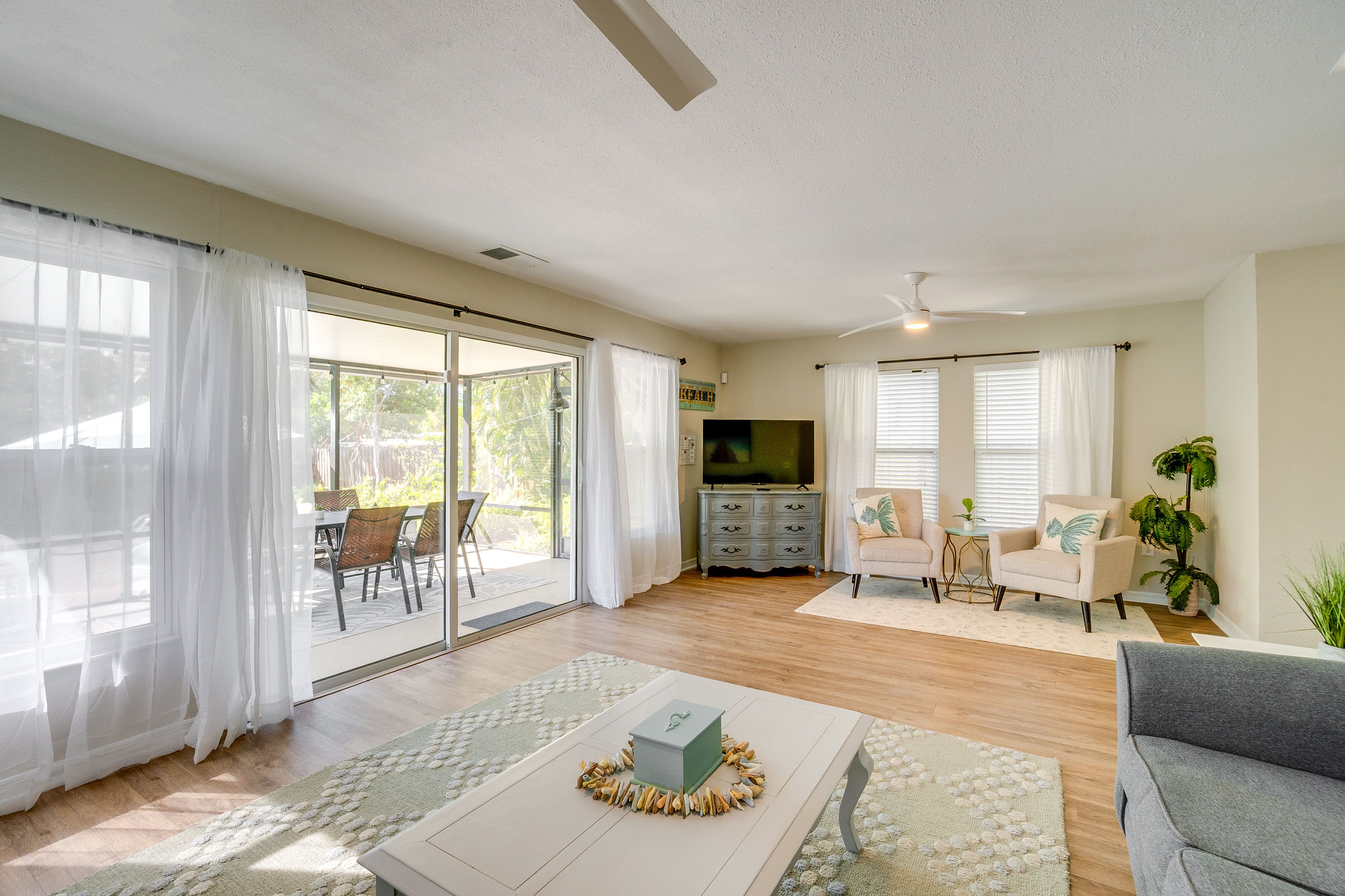 Interior | Central Heating & A/C | In-Unit Laundry