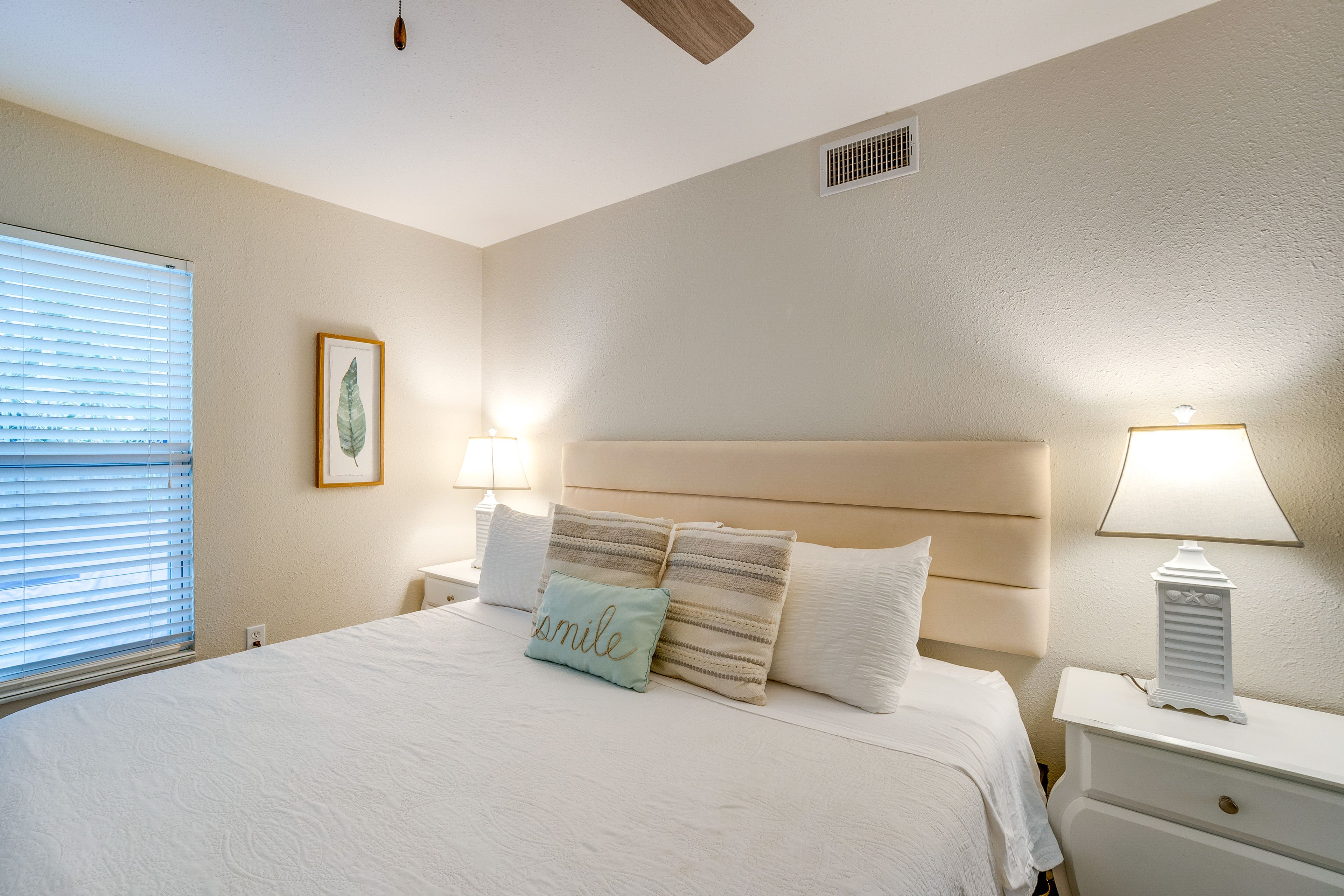 Bedroom 2 | Queen Bed | Smart TV