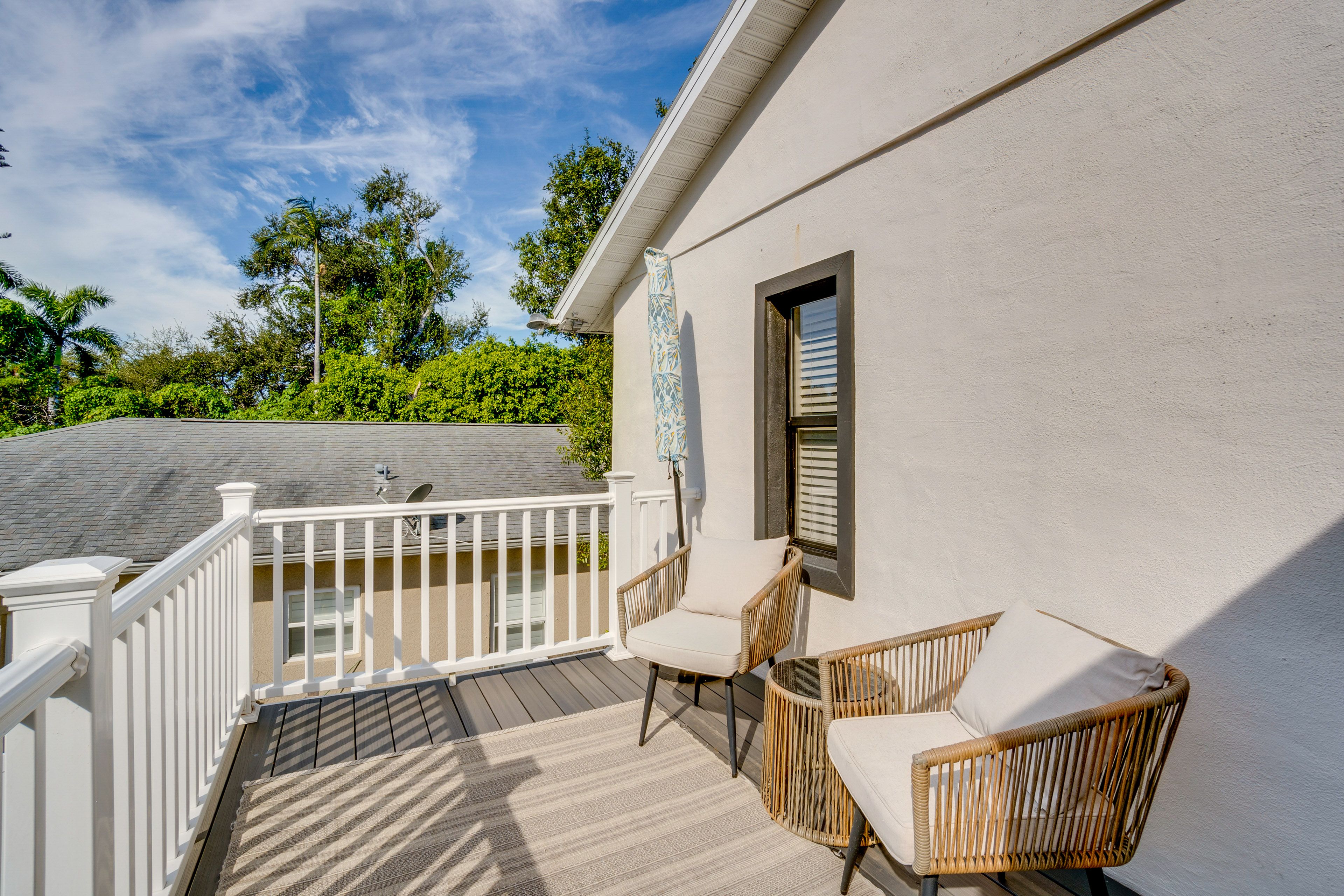 Private Balcony | 0.5 Mi to Little Sarasota Bay Access | Kayaks & Bikes Provided