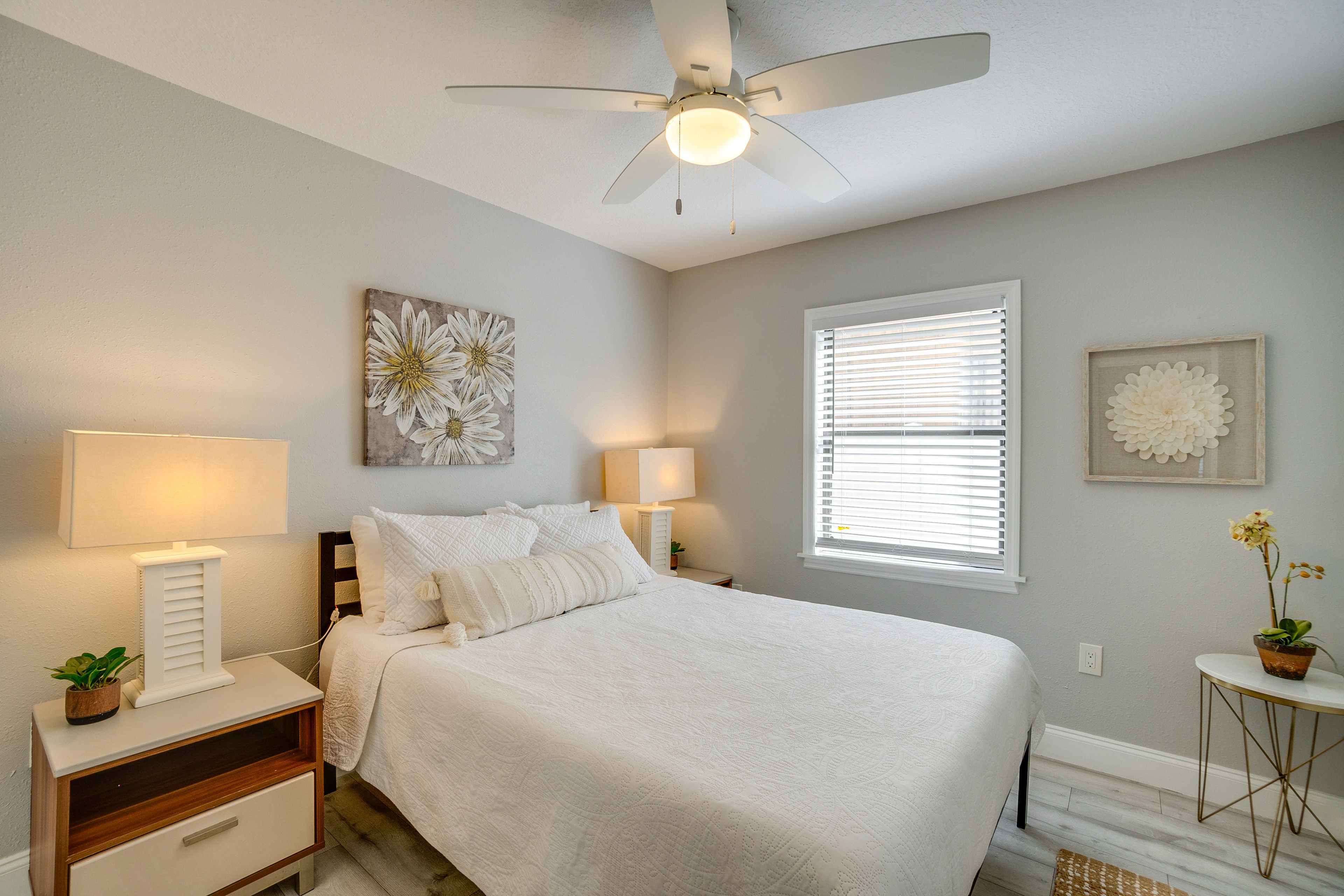 Bedroom 2 | 1st Floor | Queen Bed