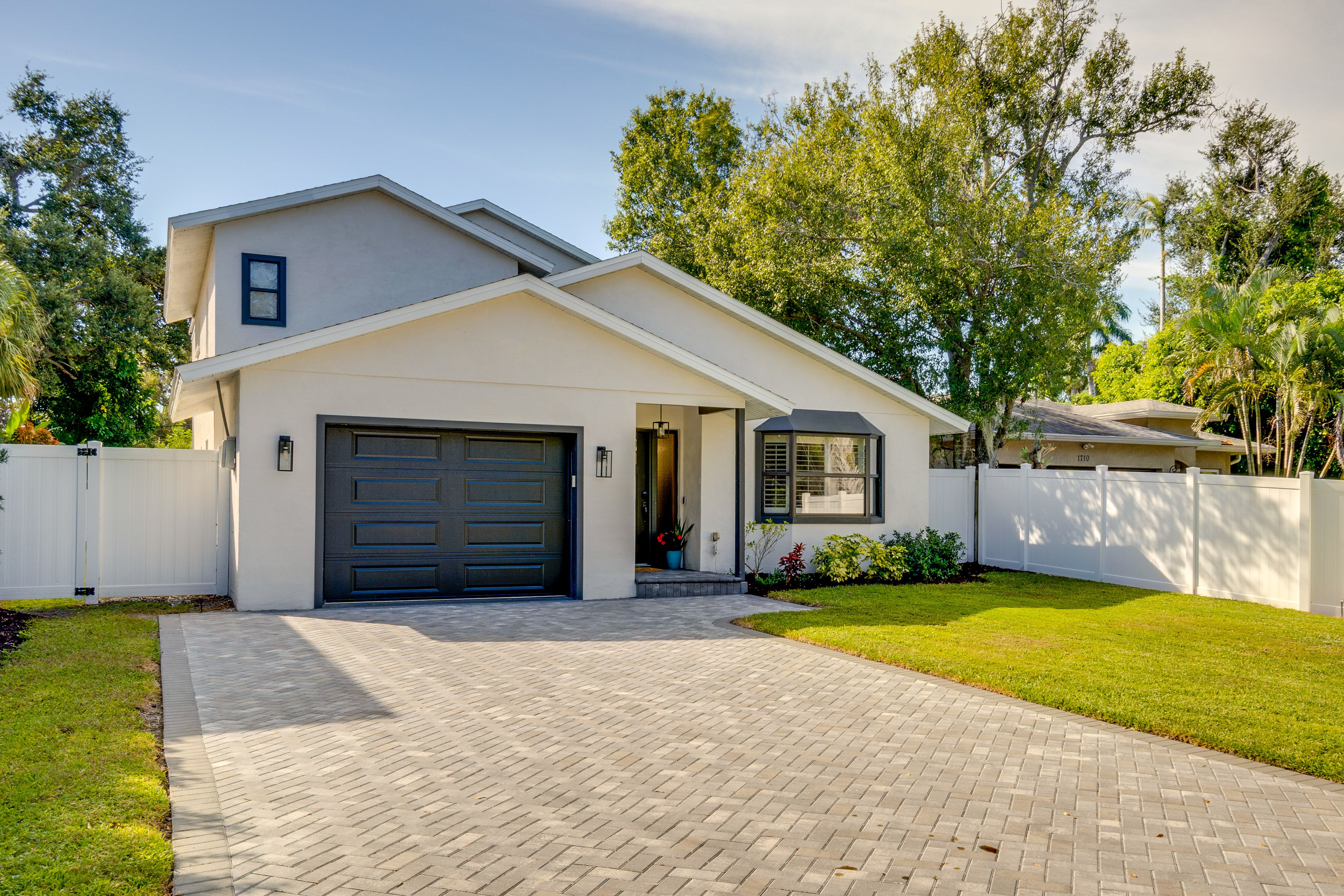 Parking | Driveway (4 Vehicles)
