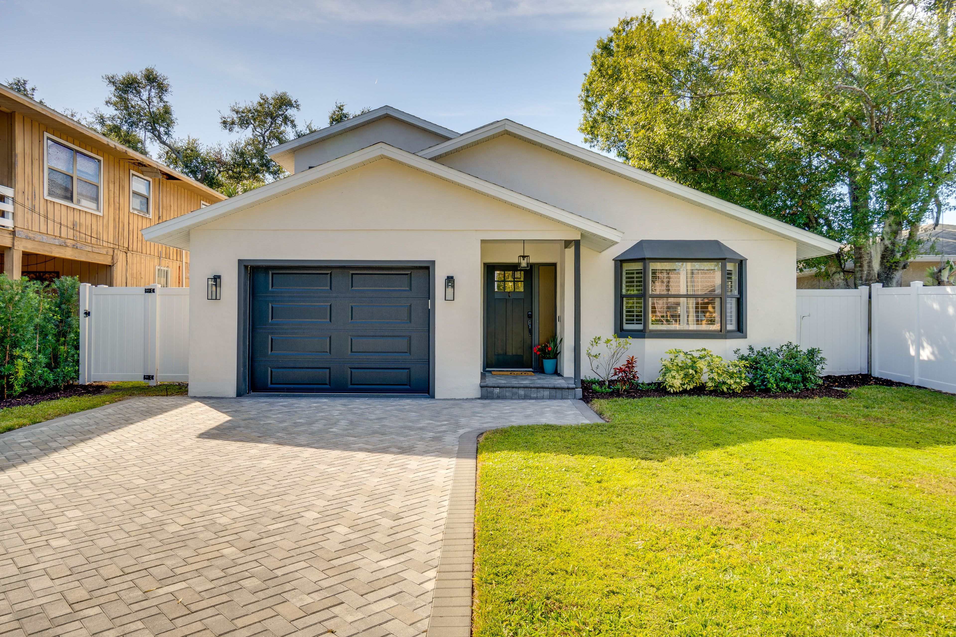 2-Story House | Self Check-In | 10 Mi to Downtown Venice