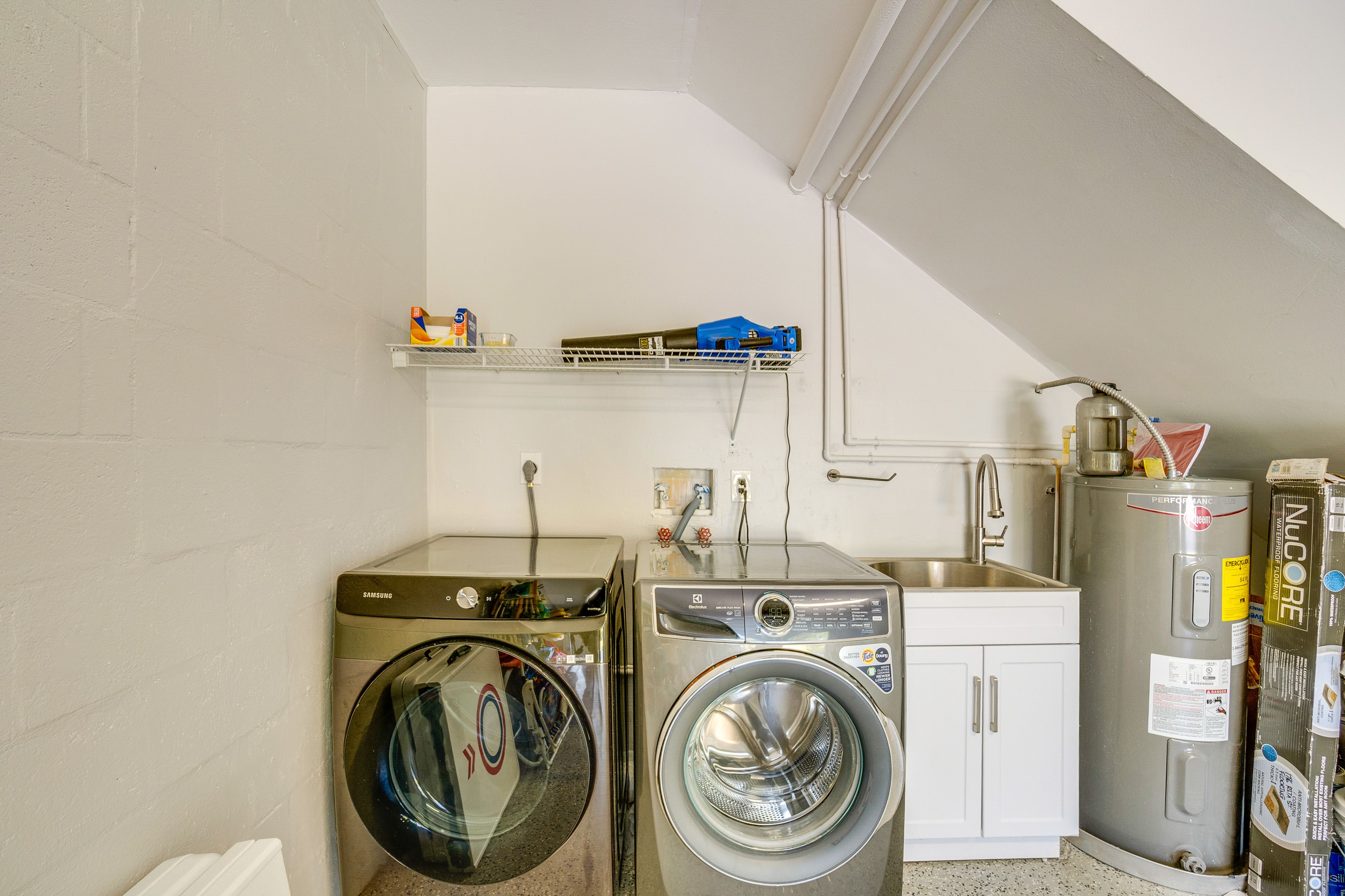 Garage | Washer & Dryer
