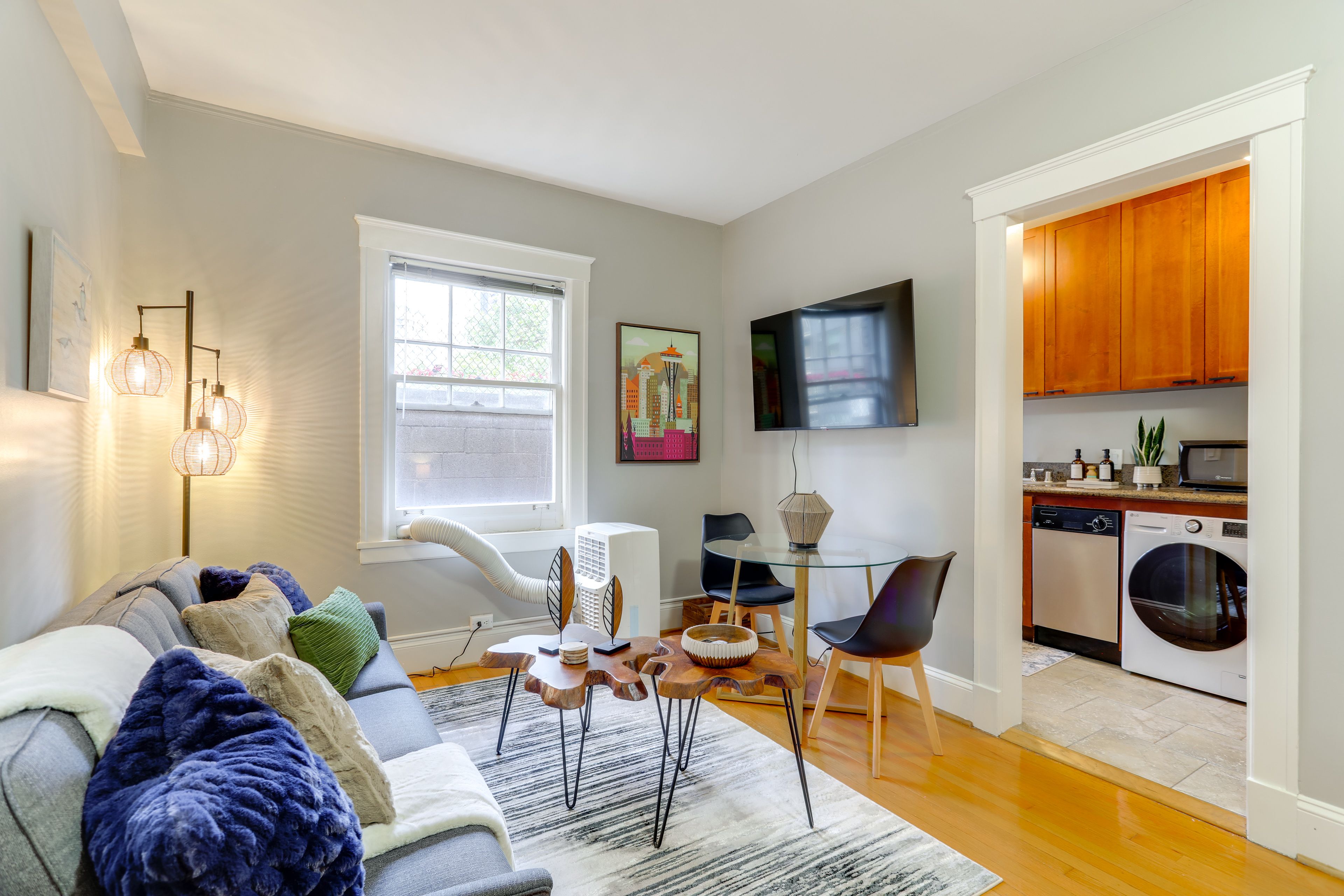 Living Room | Smart TV | Central Heating | Portable A/C Unit | Free WiFi