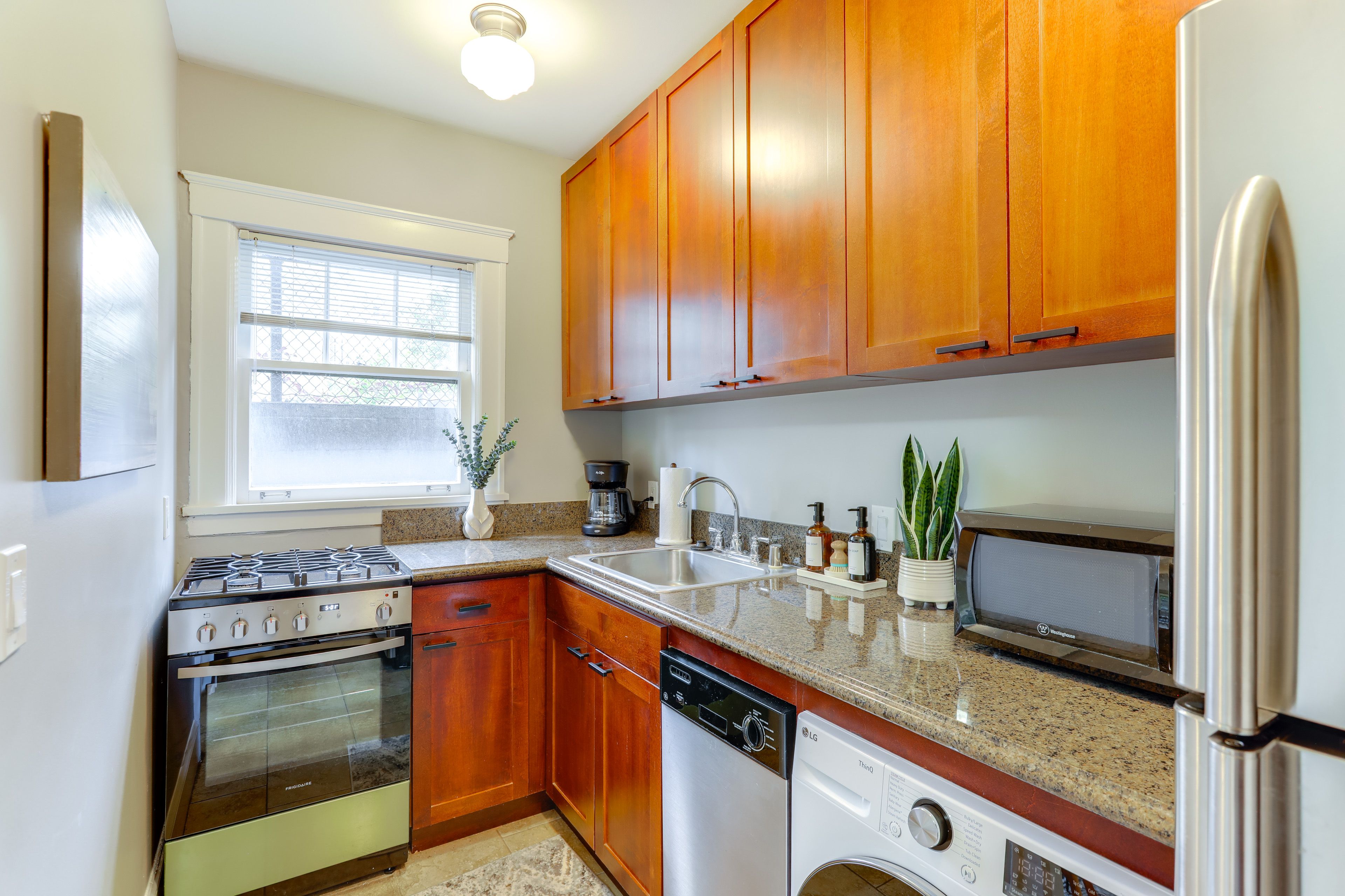 Kitchen | Cooking Basics | In-Unit Laundry