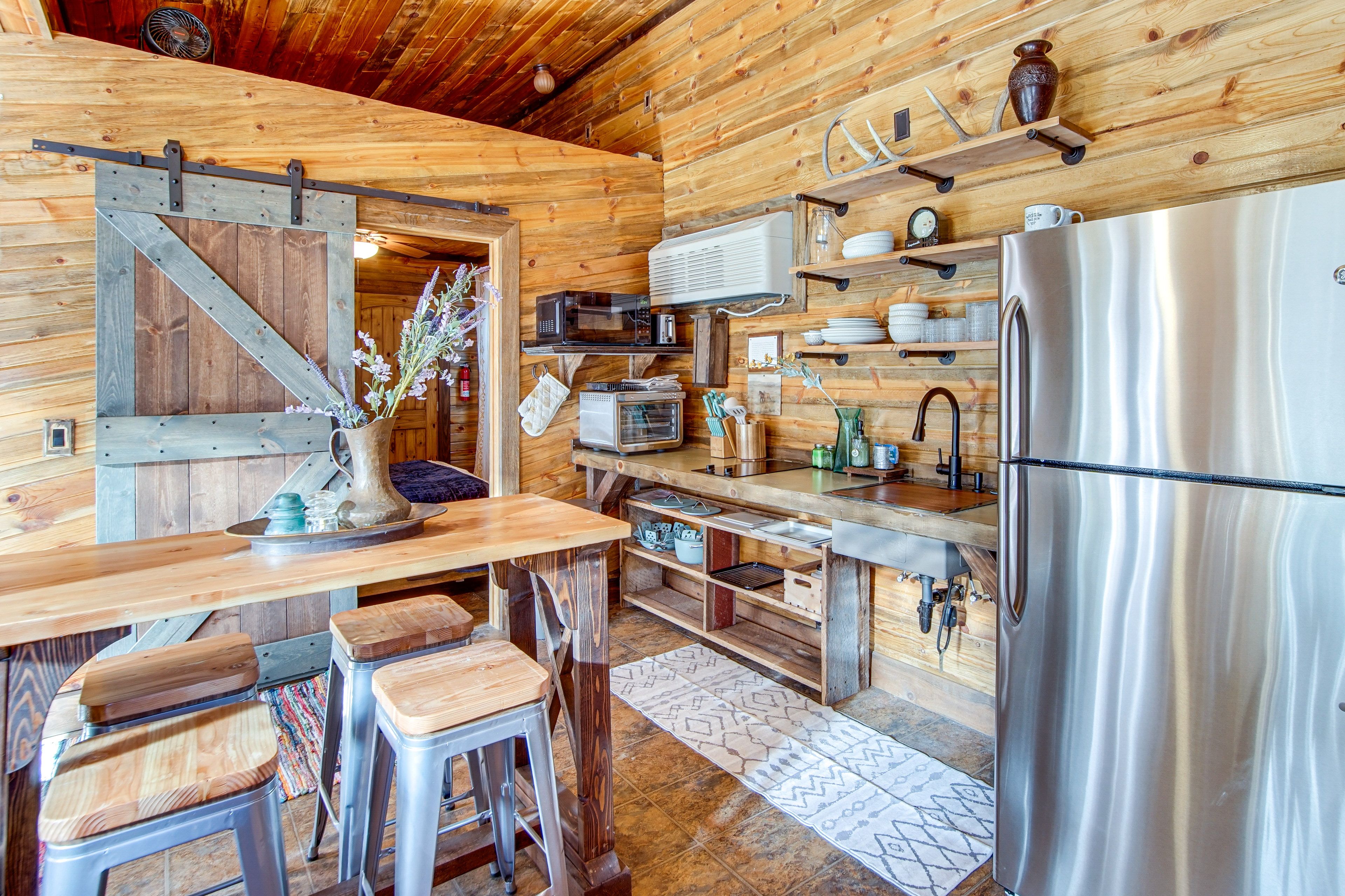 Dining Table | Kitchenette