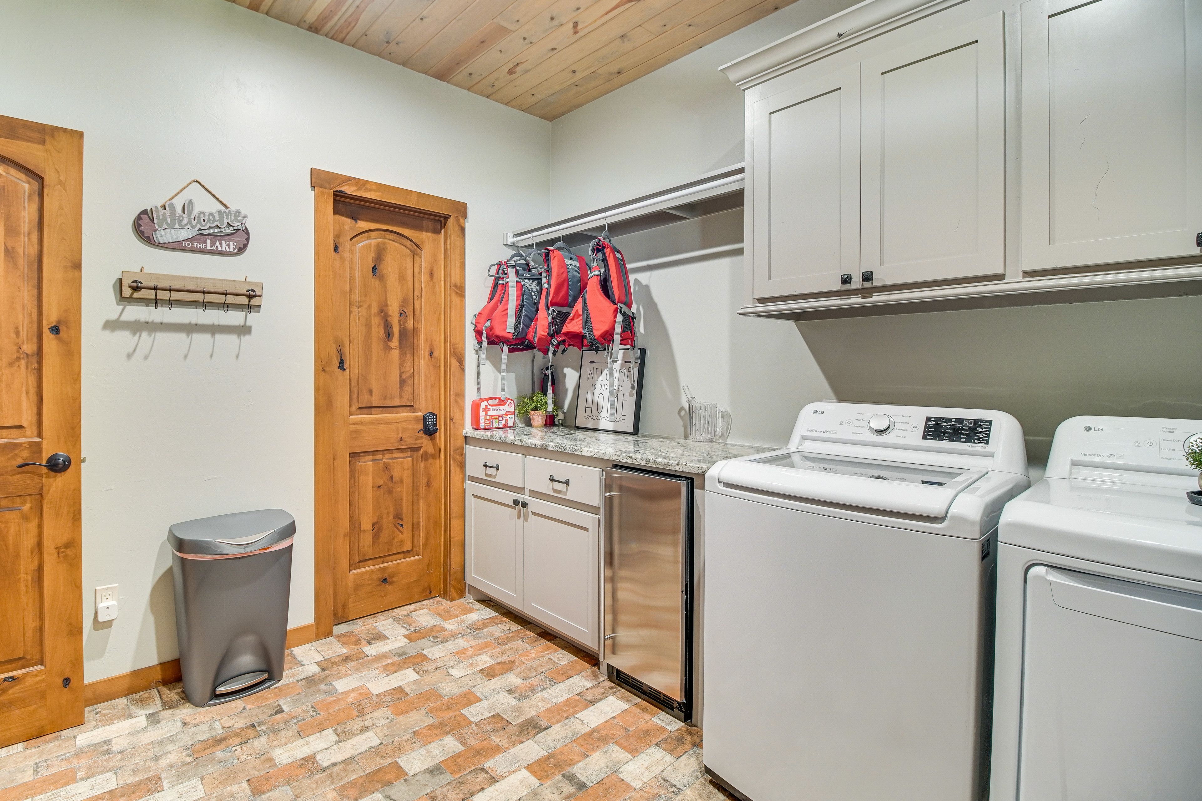 Laundry Room | 1st Floor | Beach Towels | Life Vests