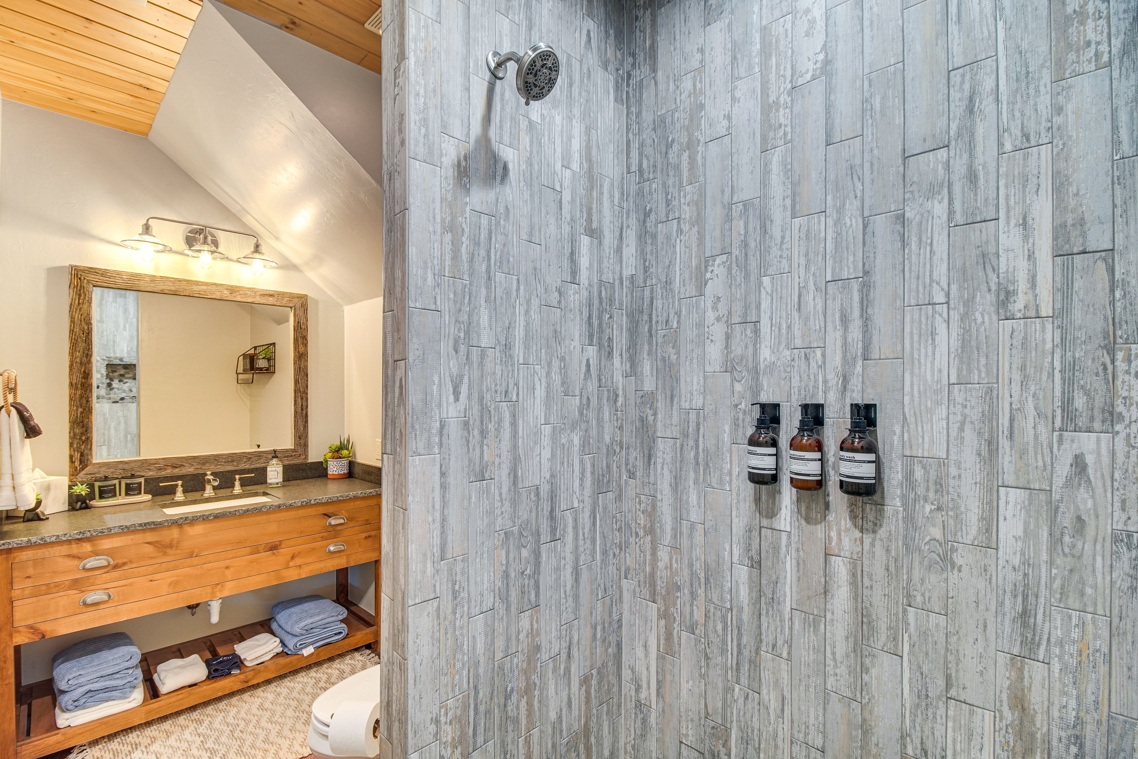 En-Suite Bathroom | 1st Floor | Complimentary Toiletries