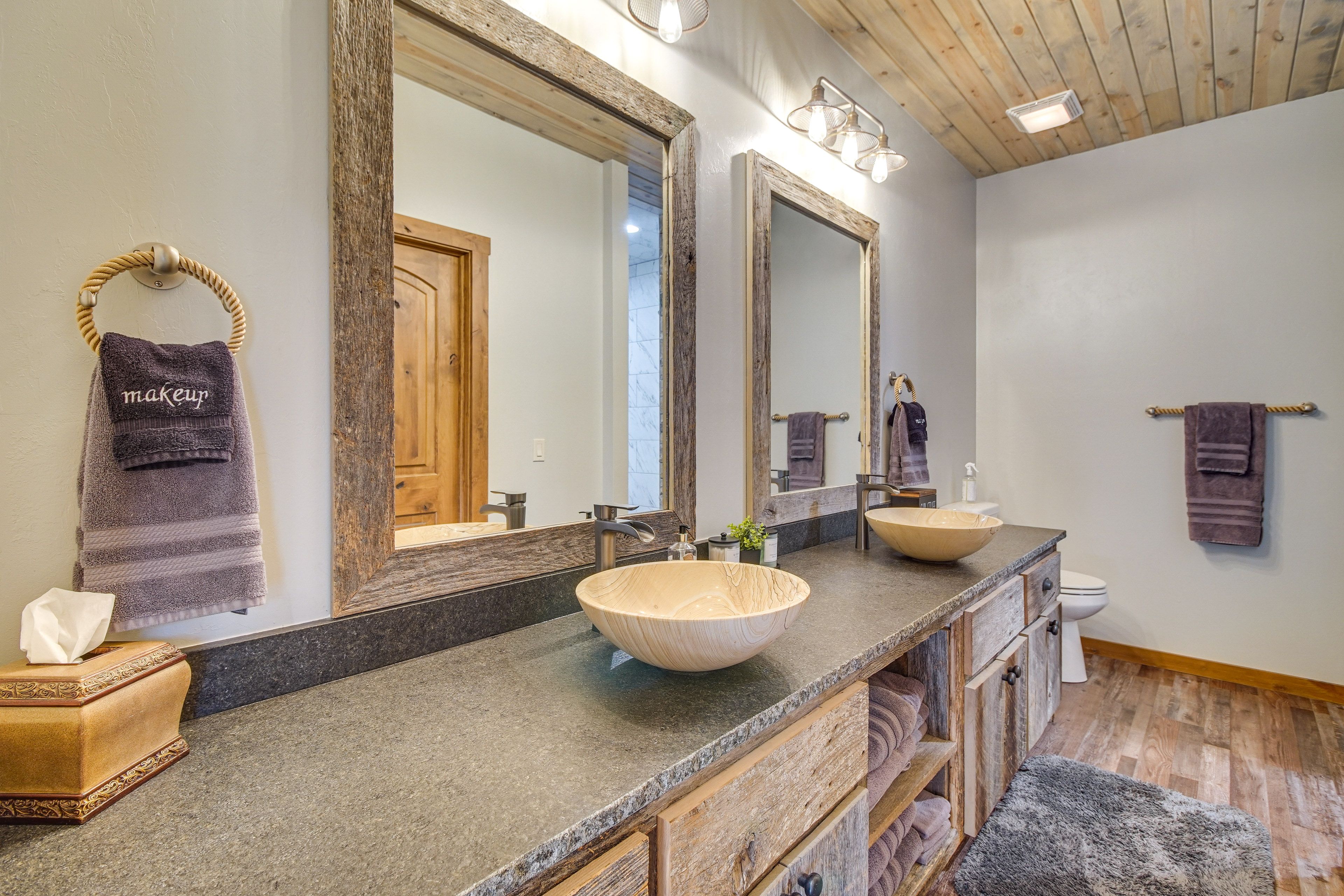 En-Suite Bathroom | 1st Floor | Towels Provided