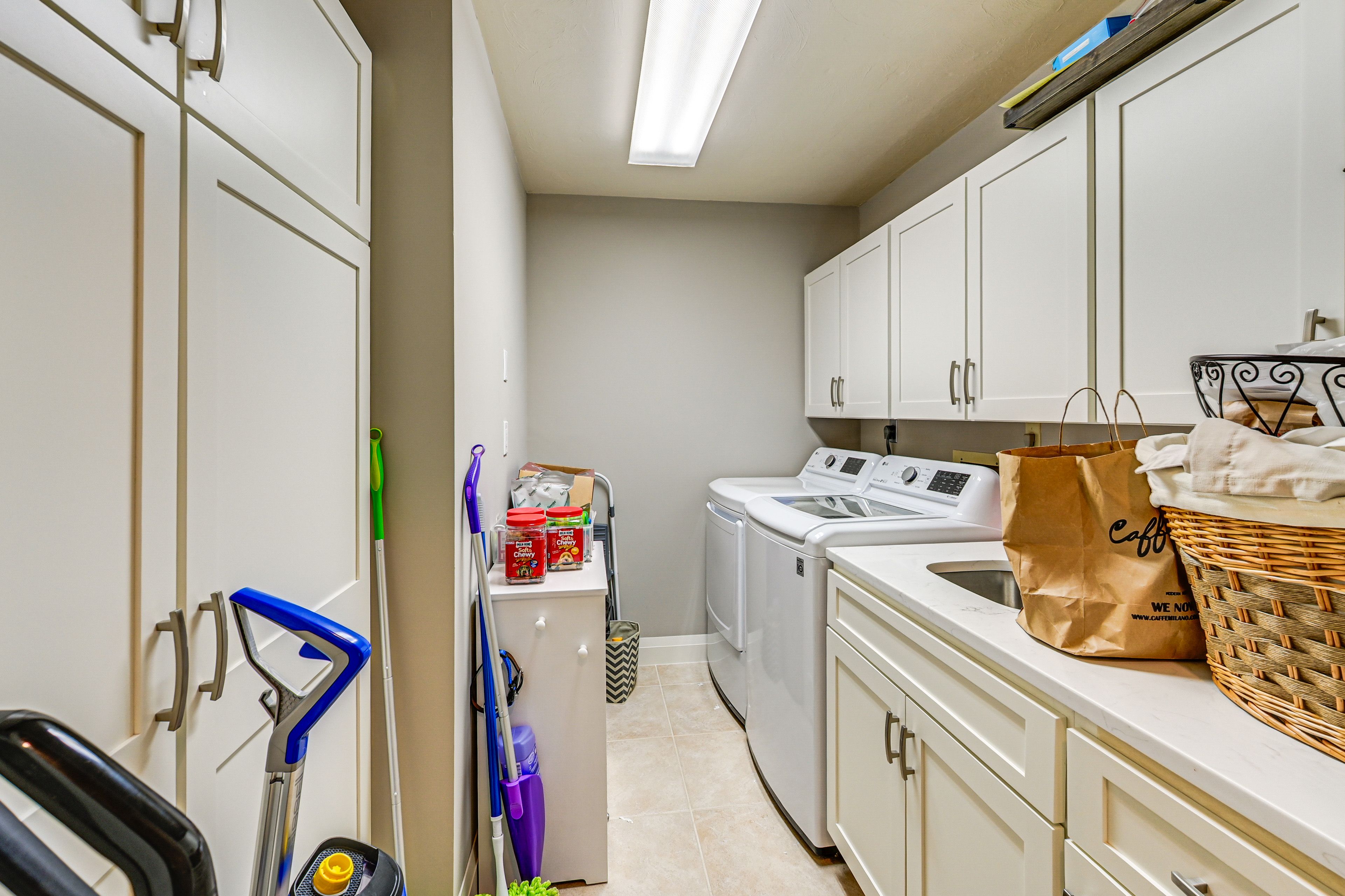 Laundry Room | Washer & Dryer