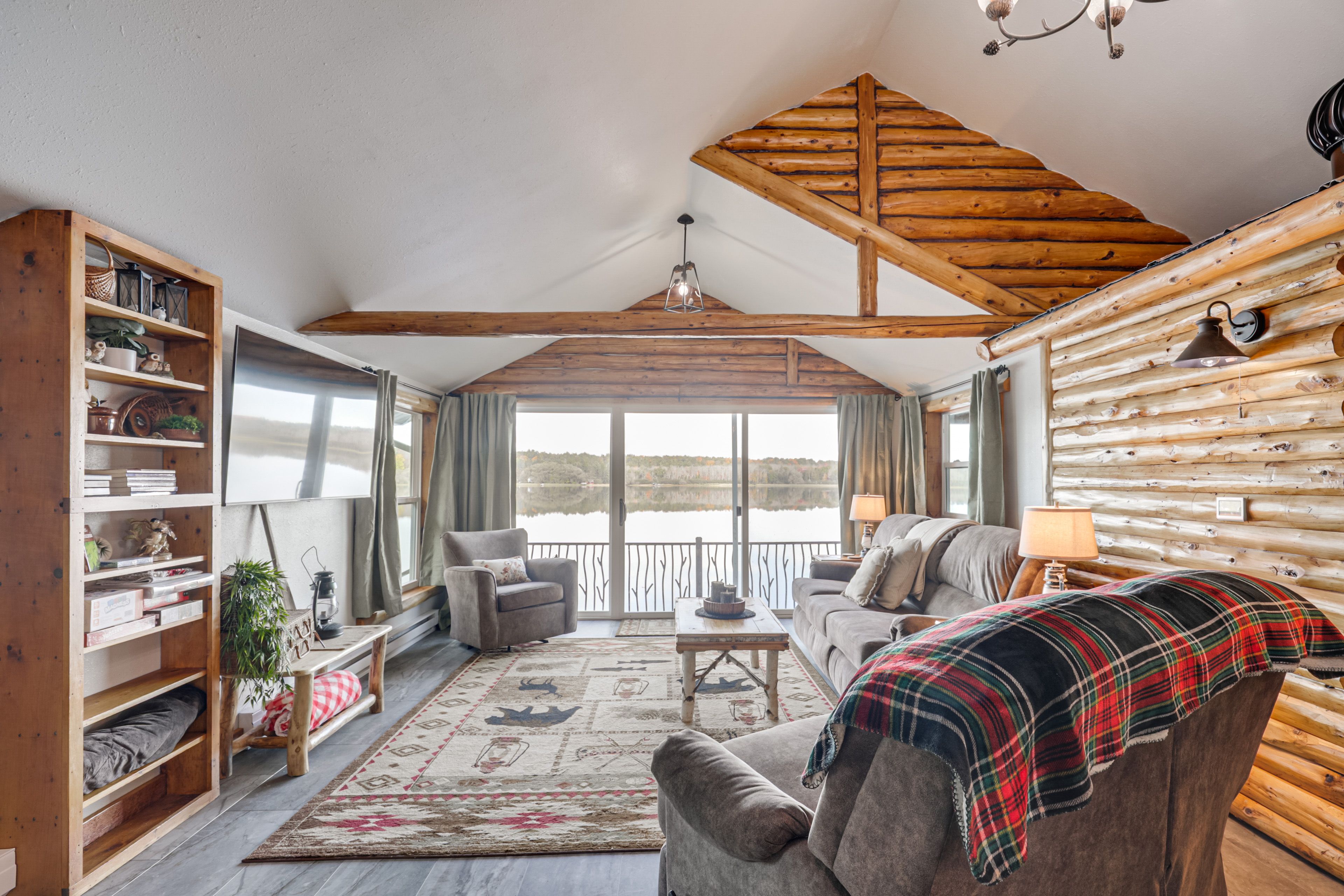 Living Room | Free WiFi | Smart TV