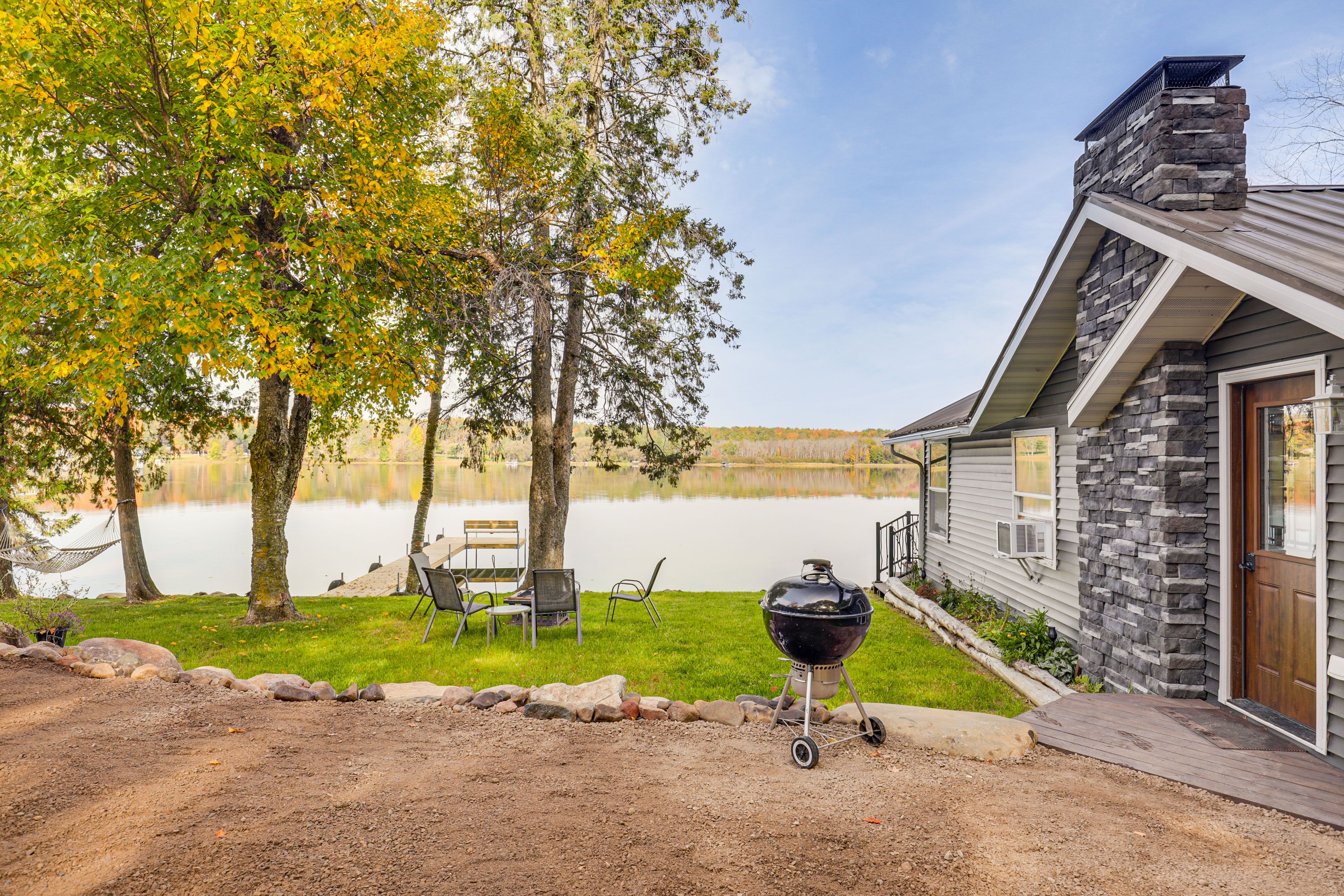 Exterior | Driveway (4 Vehicles)