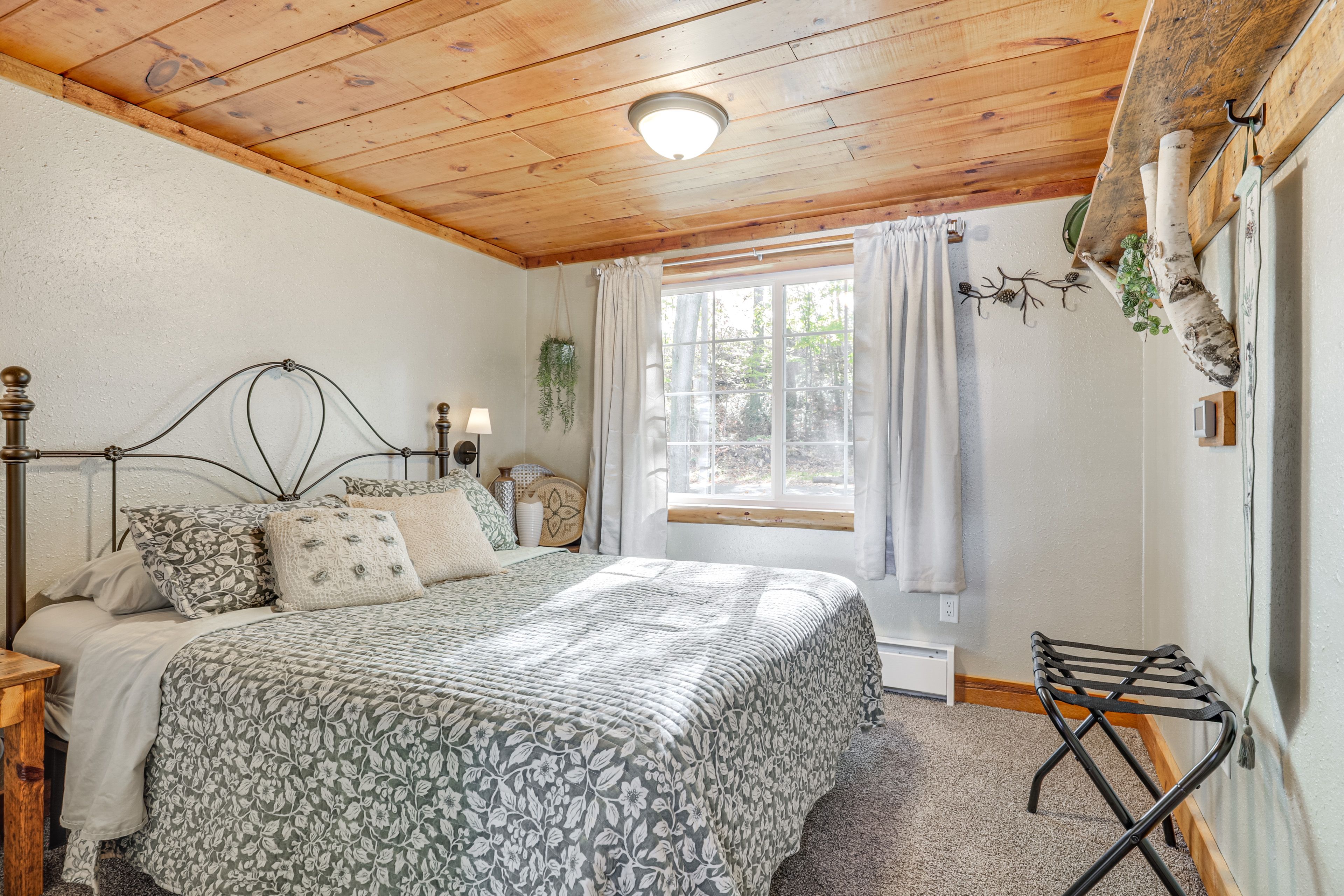 Bedroom 1 | Queen Bed | Linens Provided