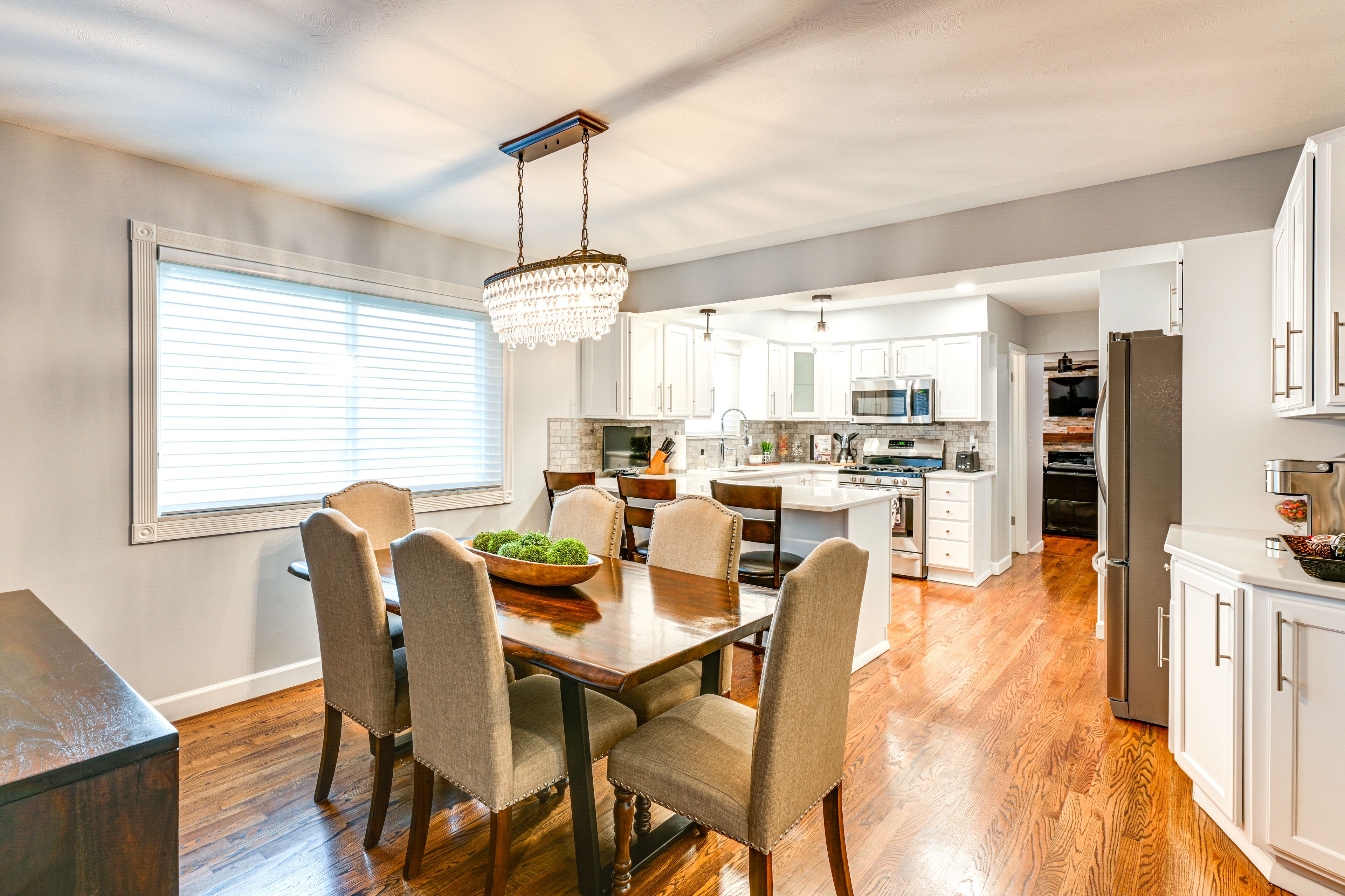 Dining Table | Breakfast Bar | Dishware/Flatware