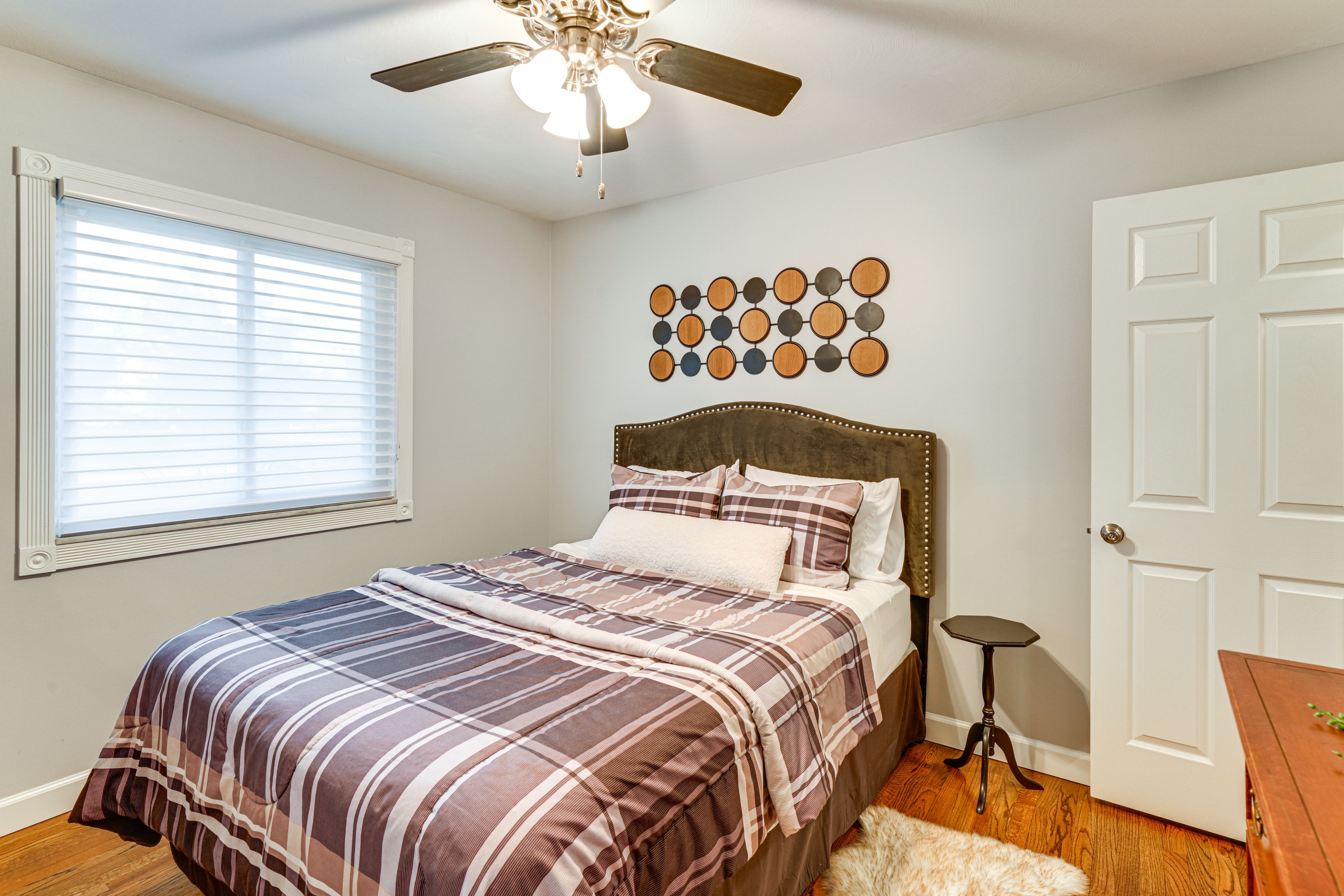 Bedroom 2 | Queen Bed