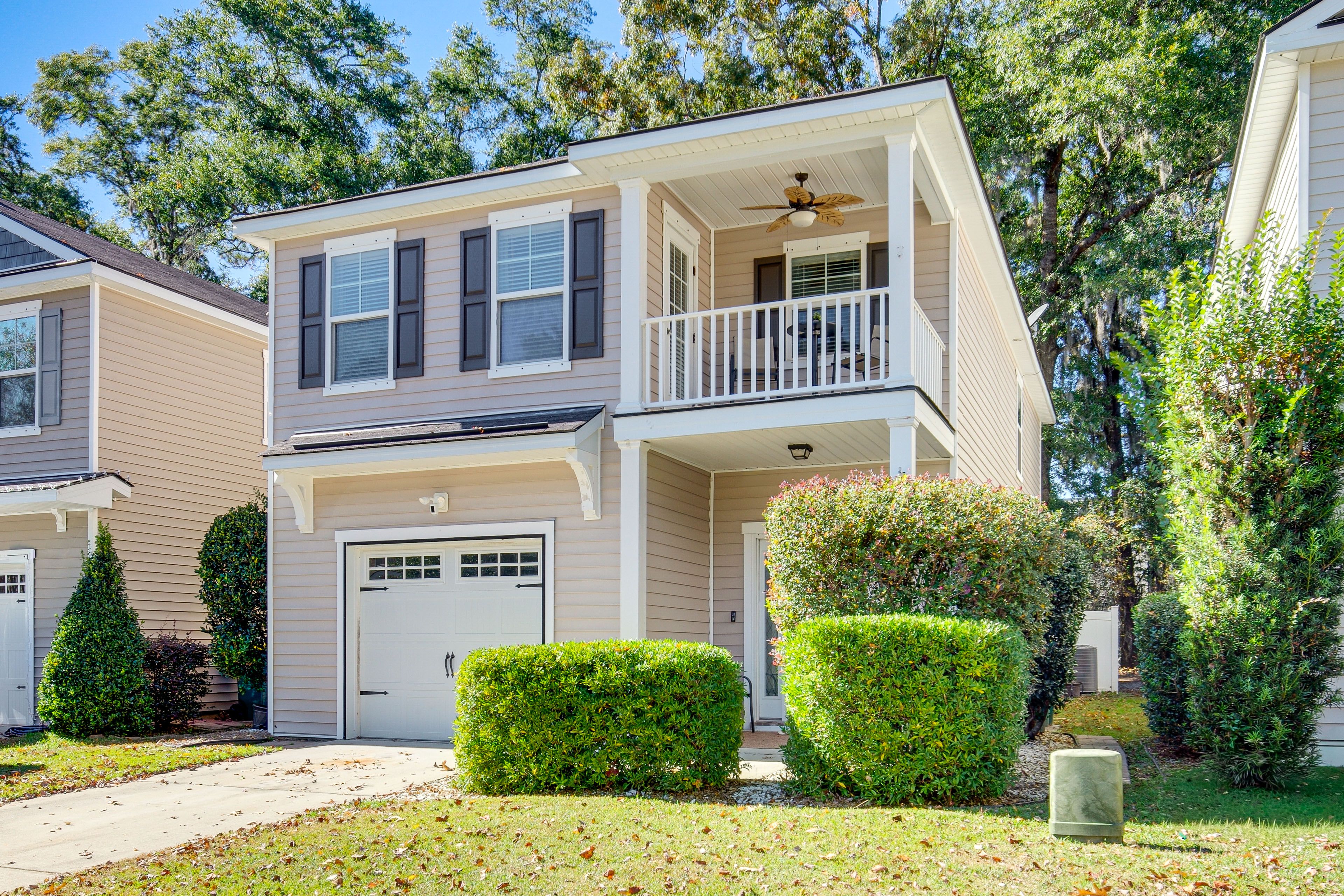 Exterior | Parking | Garage (1 Vehicle) | Driveway (1 Vehicle) | Street