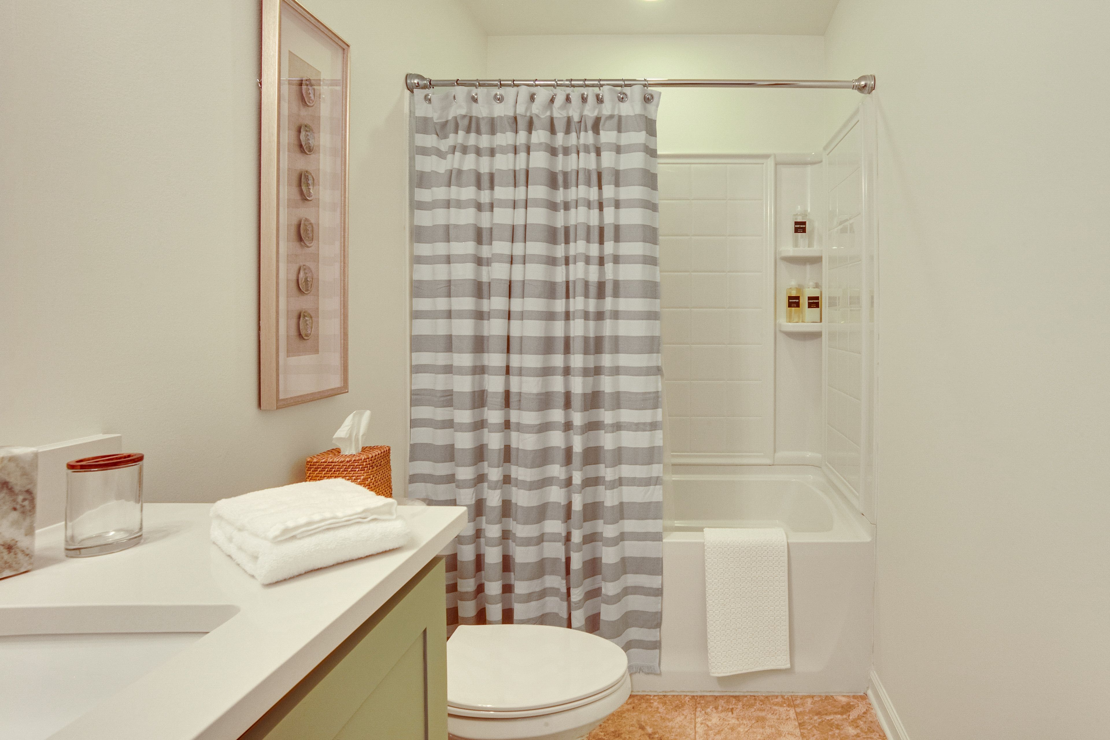 Full Bath | 2nd Floor