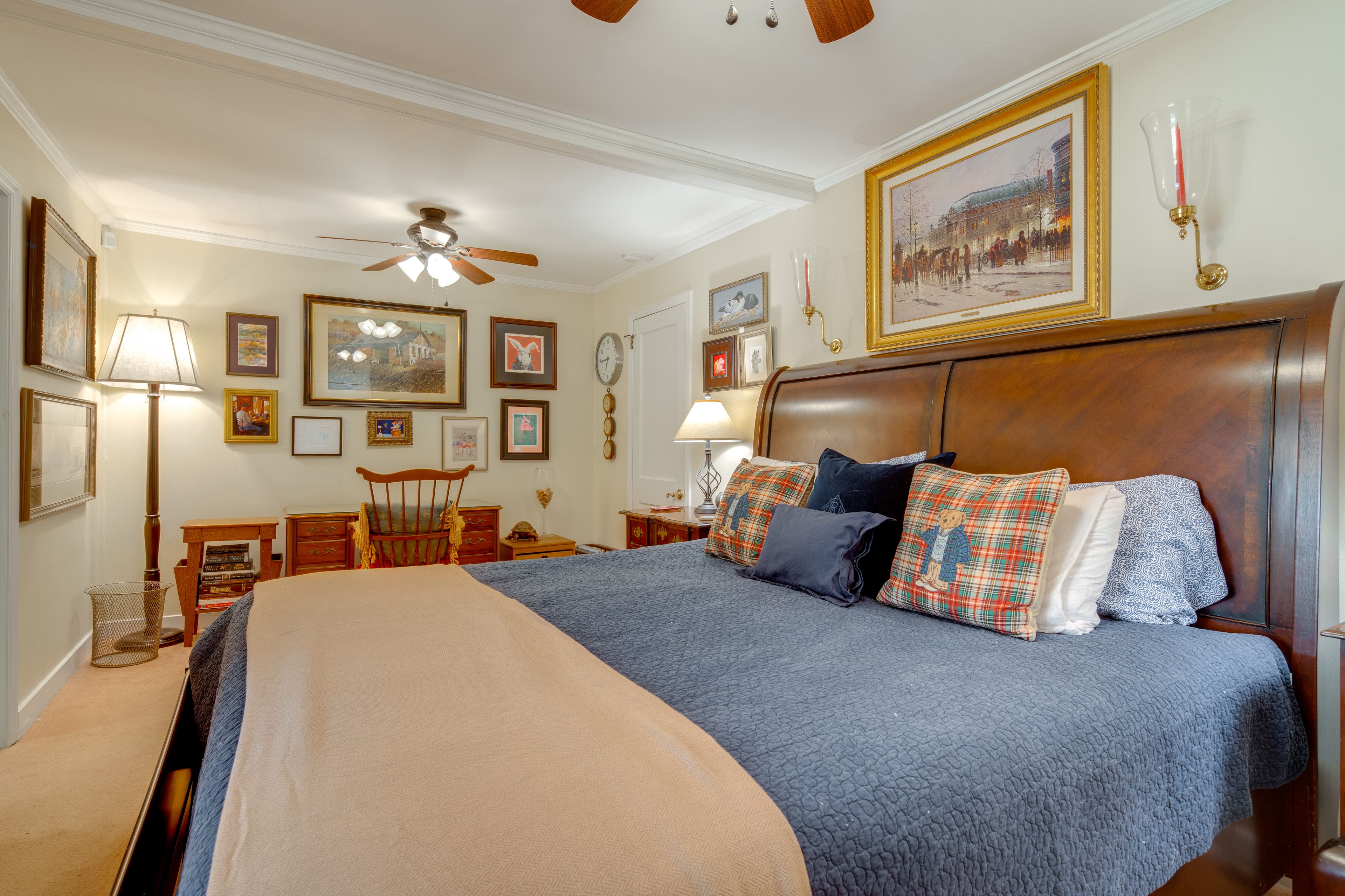 Bedroom 1 | King Bed | Desk