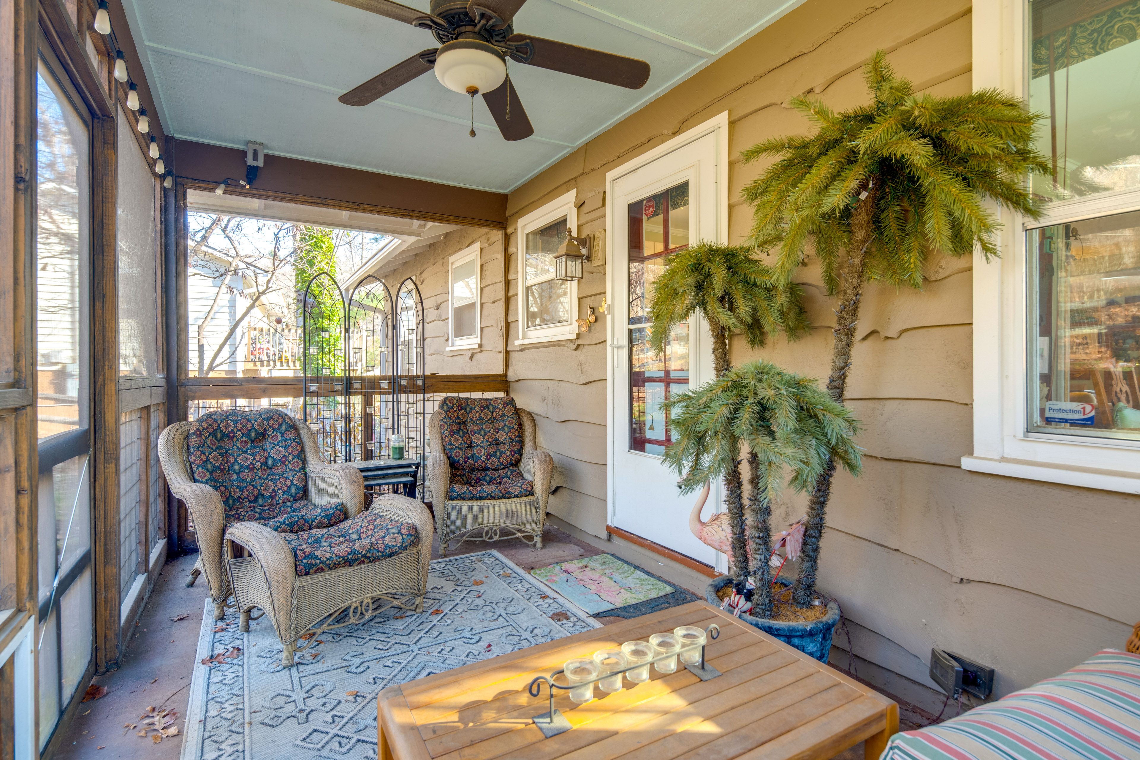 Screened Porch | Outdoor Seating