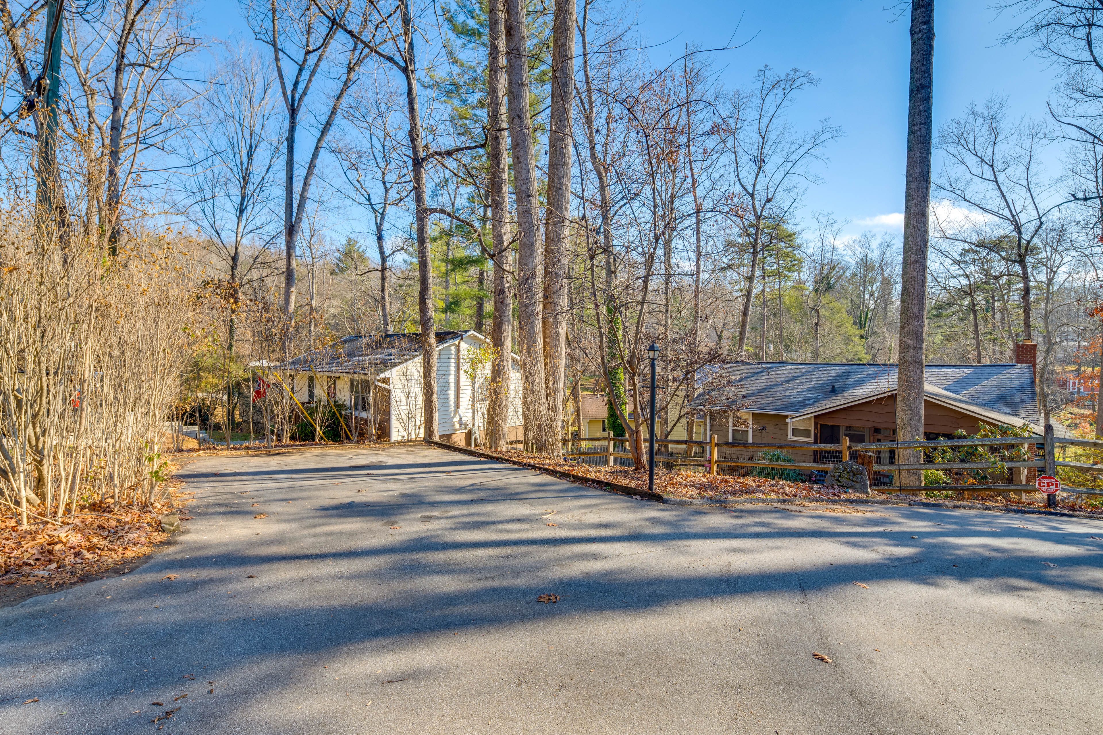 Parking | Upper Parking Pad (1 Vehicle)