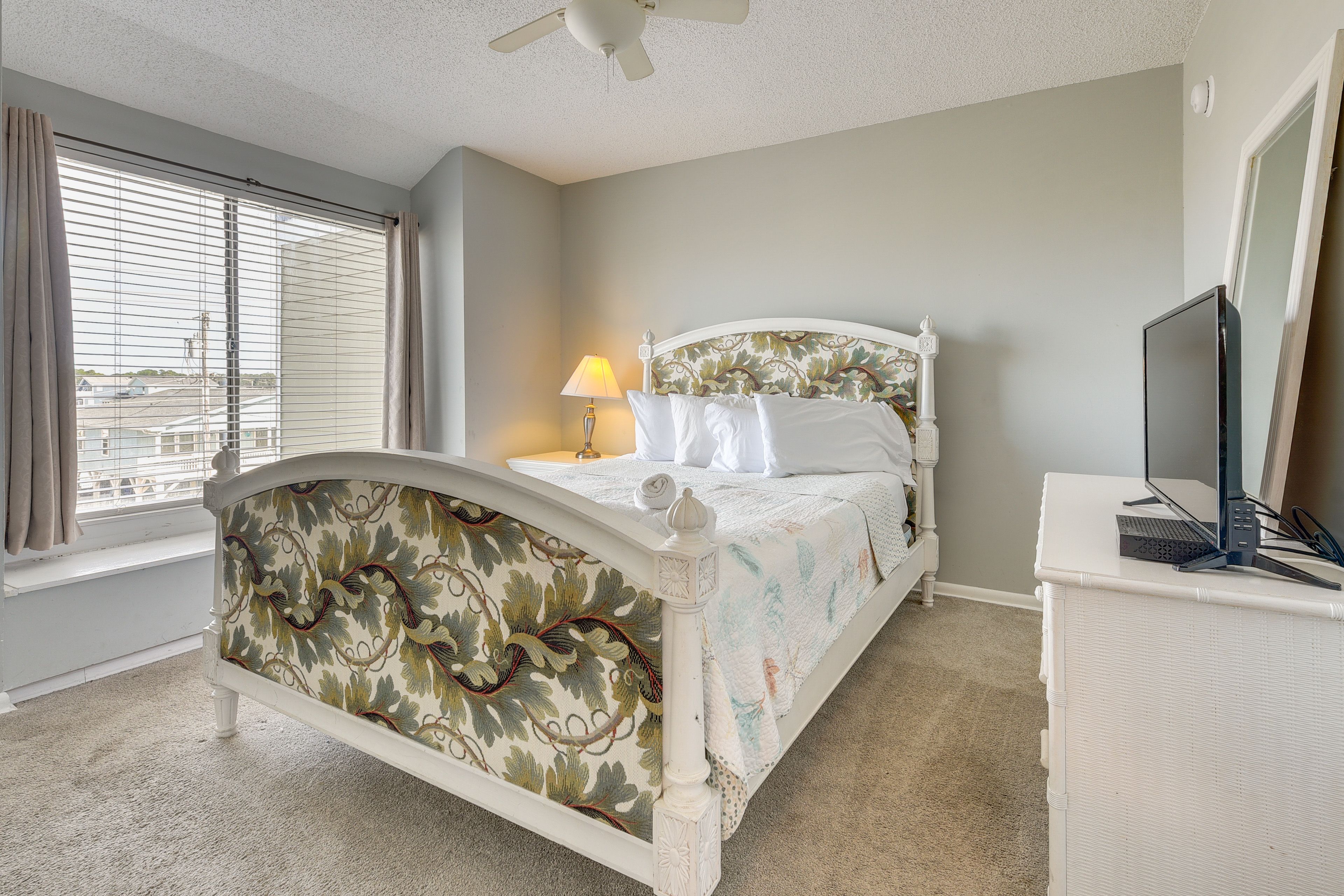 Bedroom 2 | Queen Bed | Linens Provided