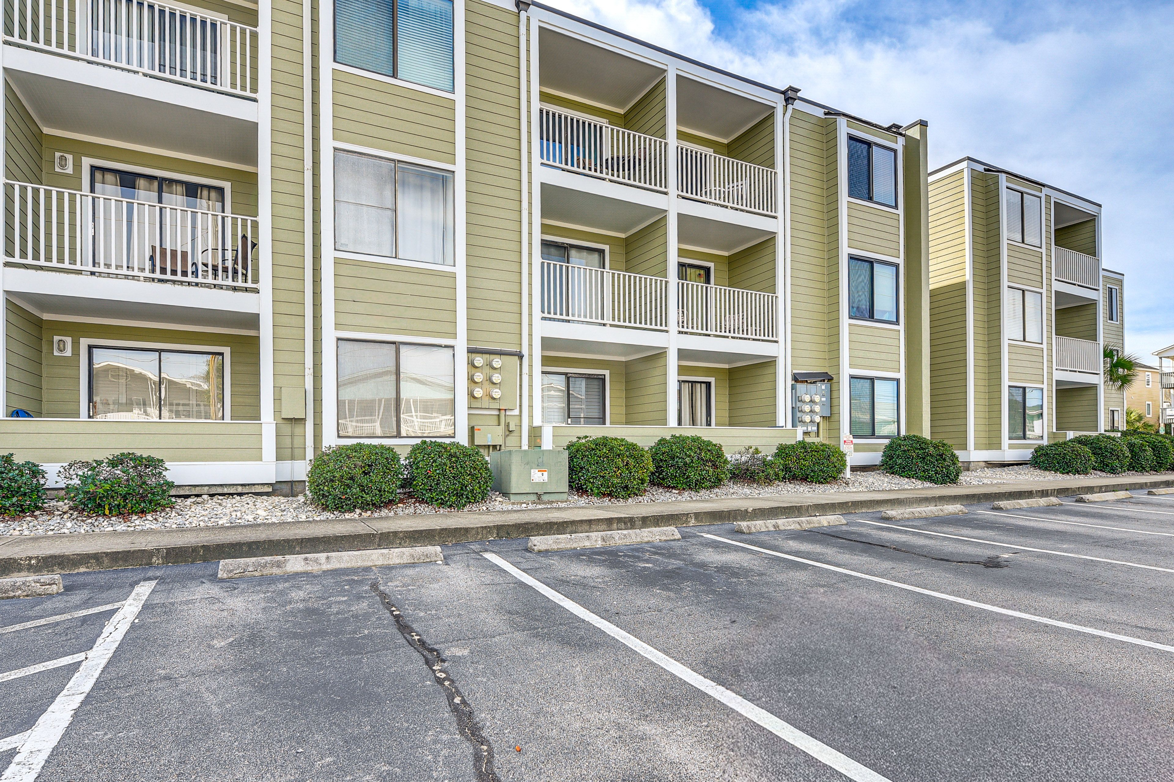 Exterior | Parking | Community Lot (First-Come, First-Served)