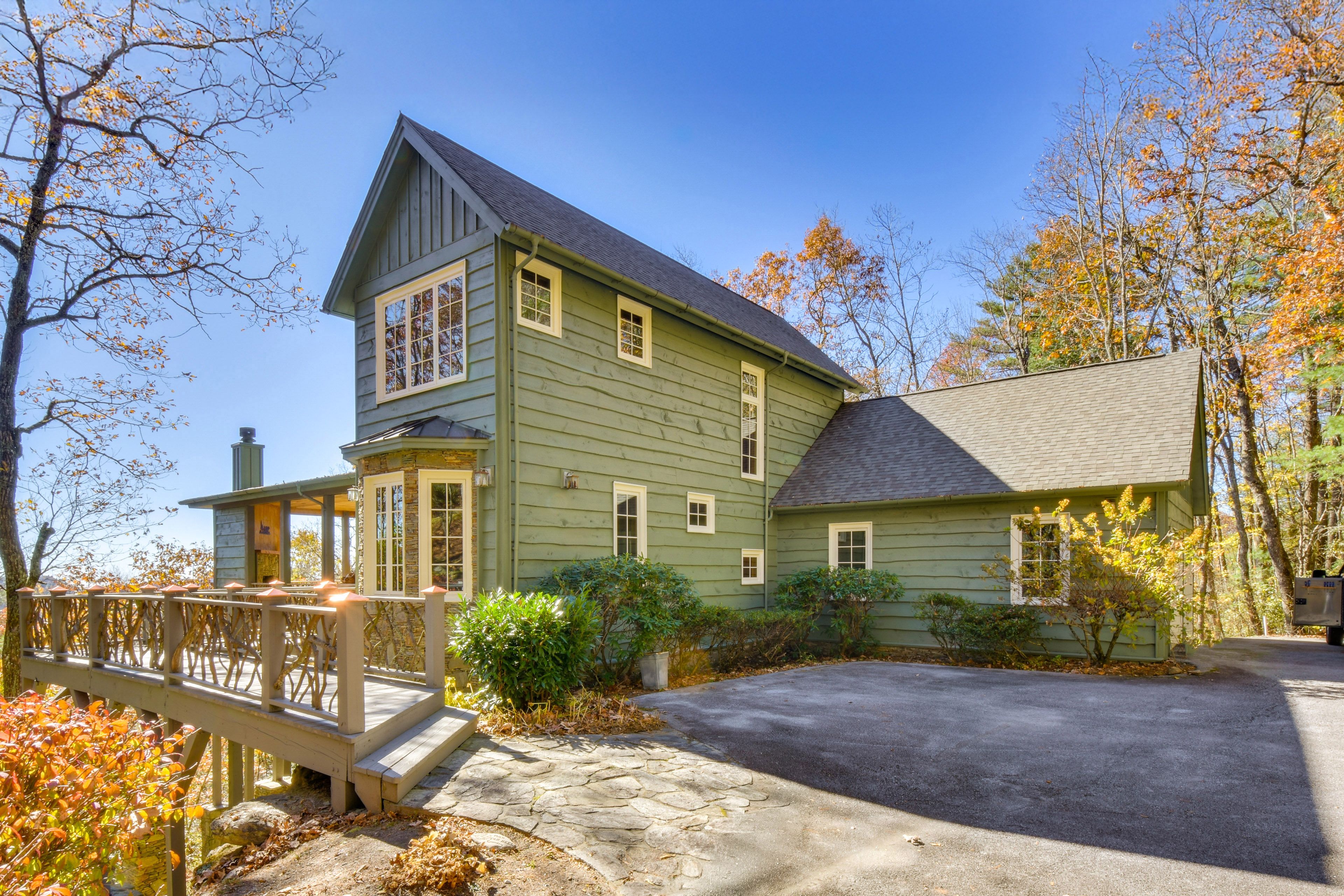 3-Level House | Self Check-In | 7 Mi to Lake Glenville