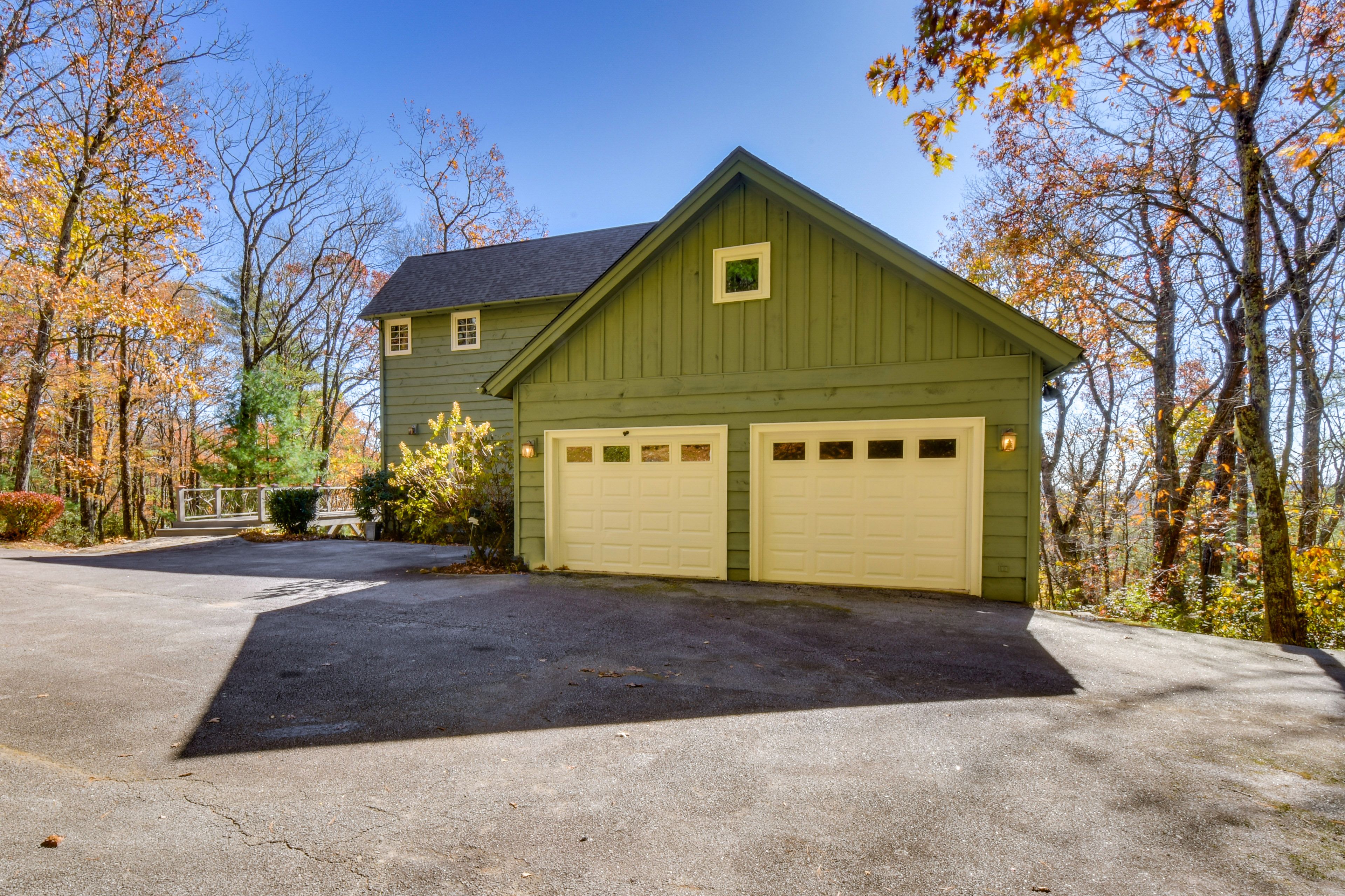 Parking | Garage (2 Vehicles) | Driveway (2 Vehicles)