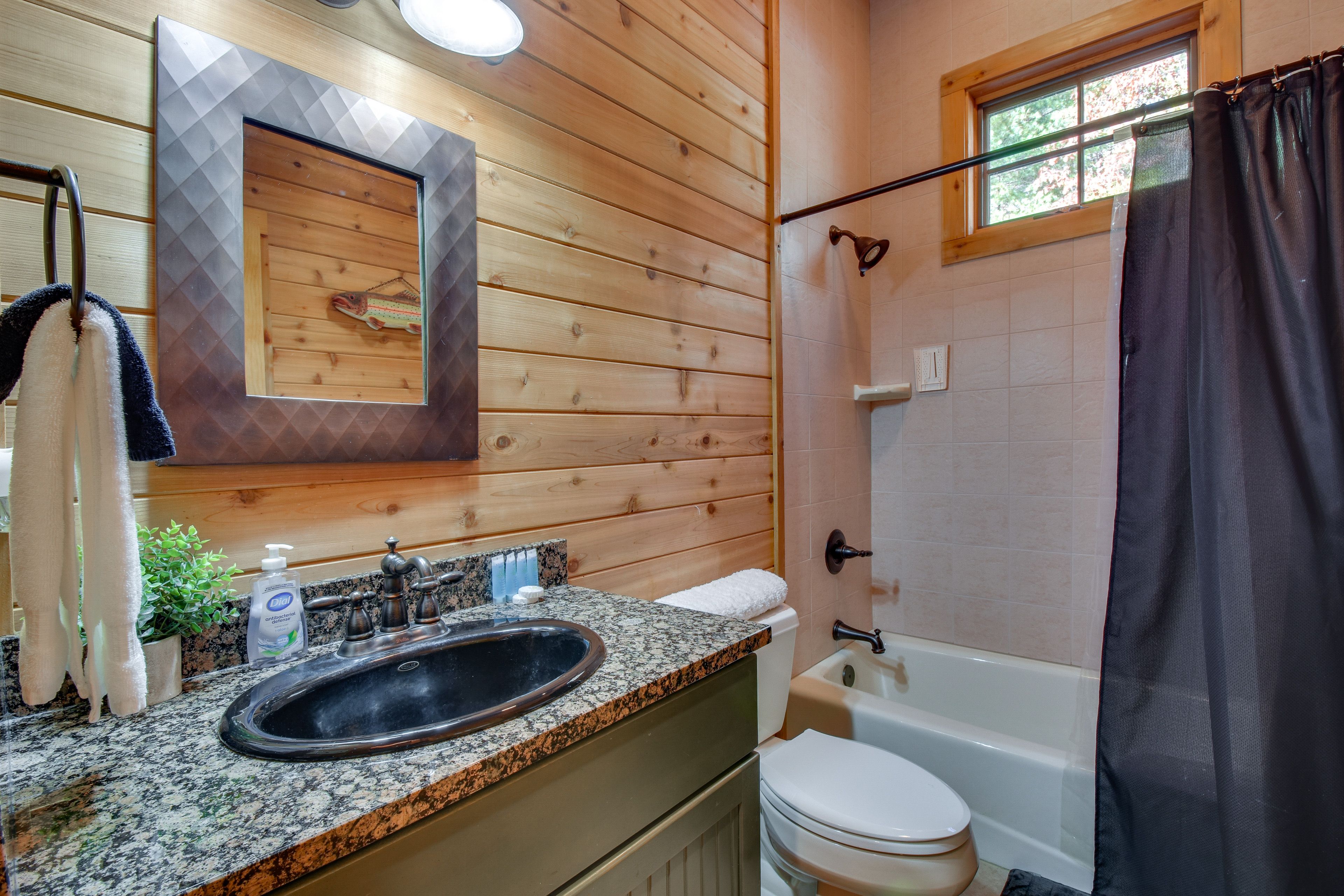 Full Bathroom | Main Level