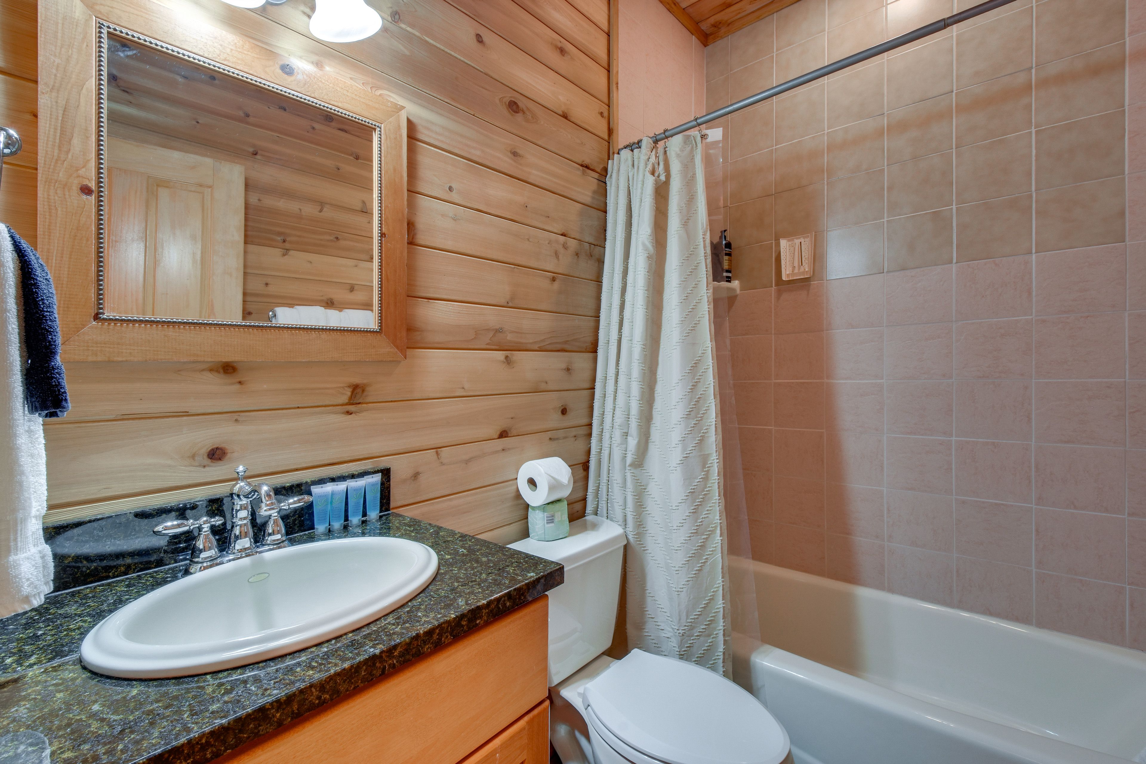 Full Bathroom | Main Level