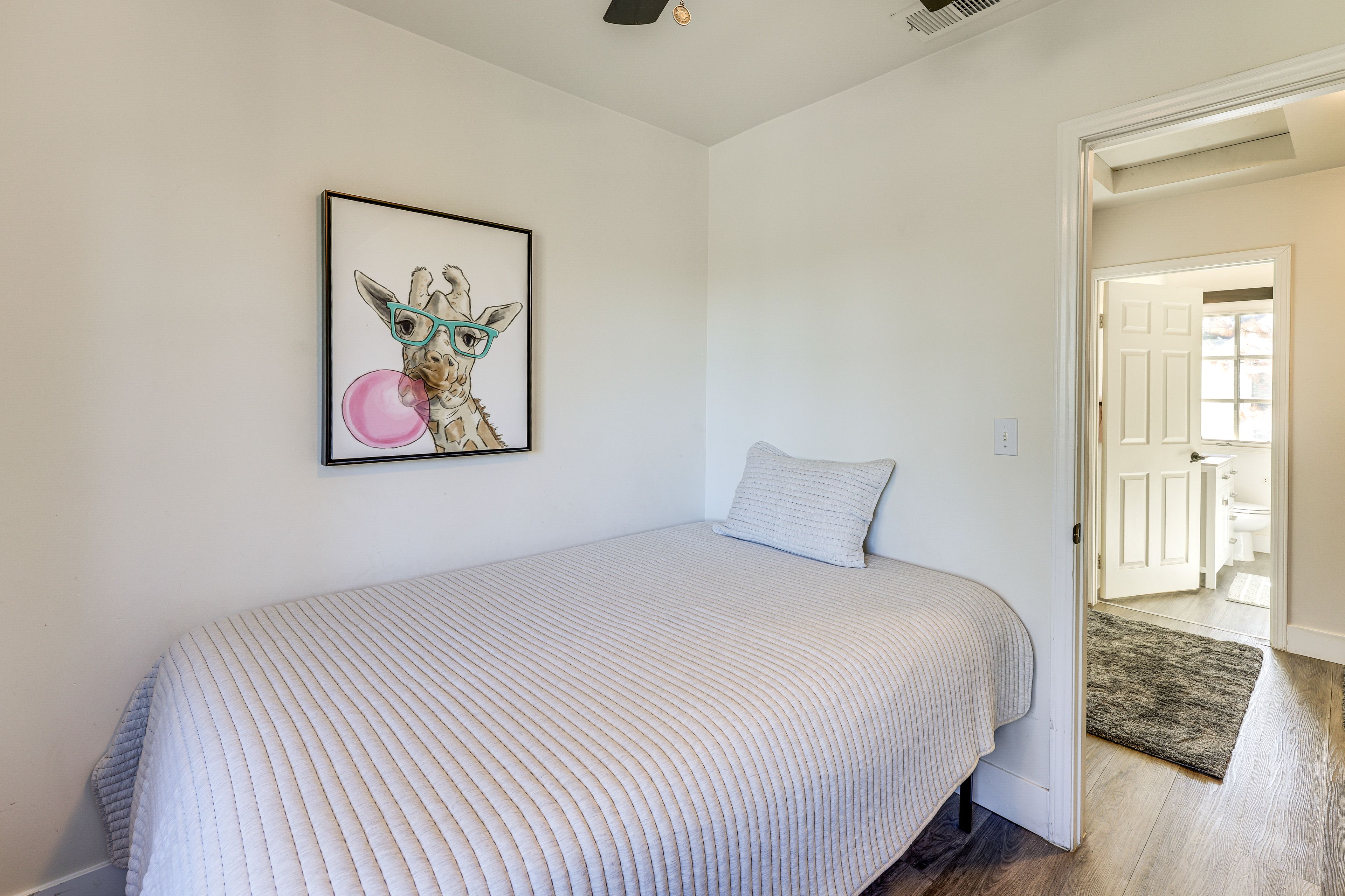 Bedroom 4 | Queen Bed | 2nd Floor