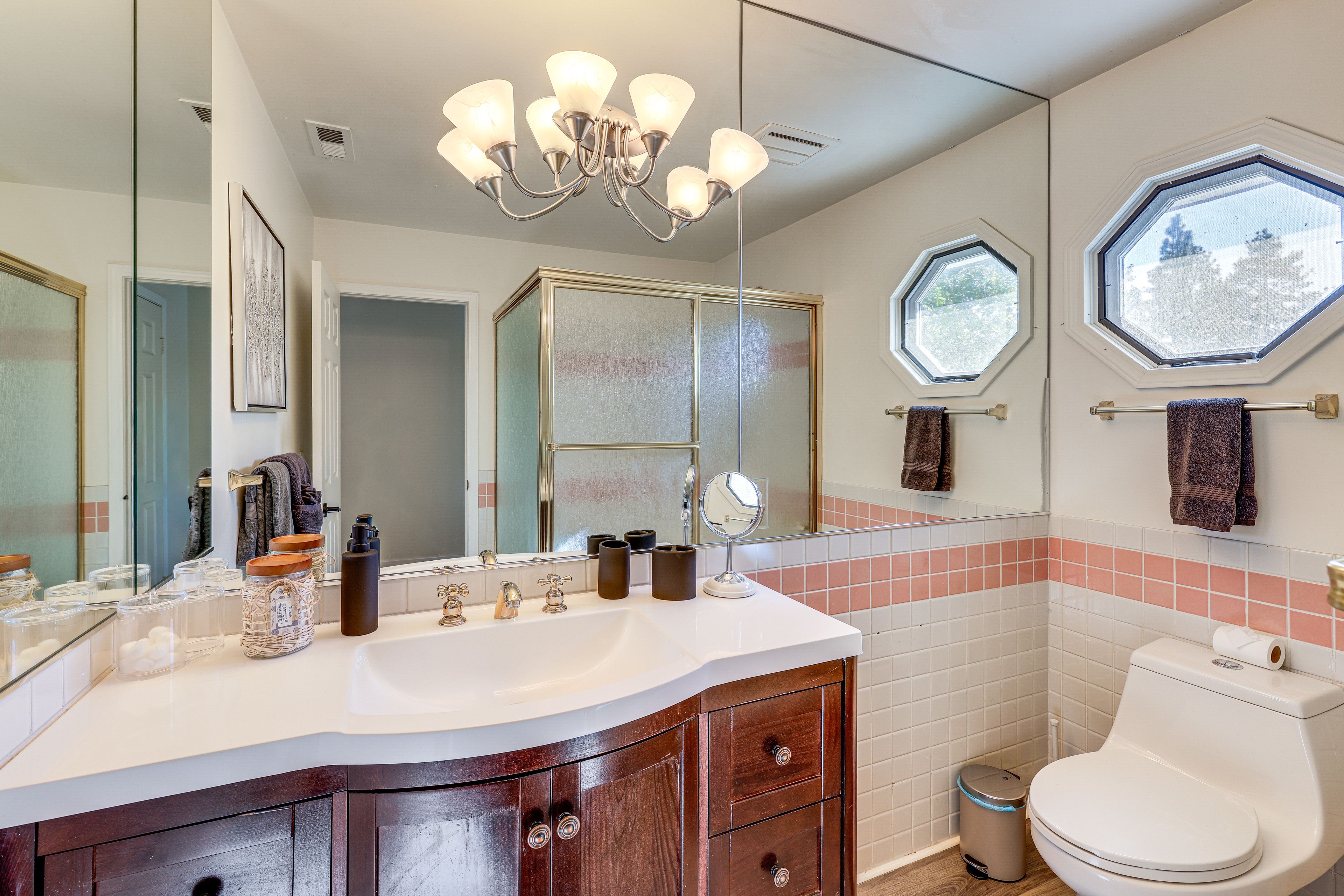 Bathroom | 2nd Floor