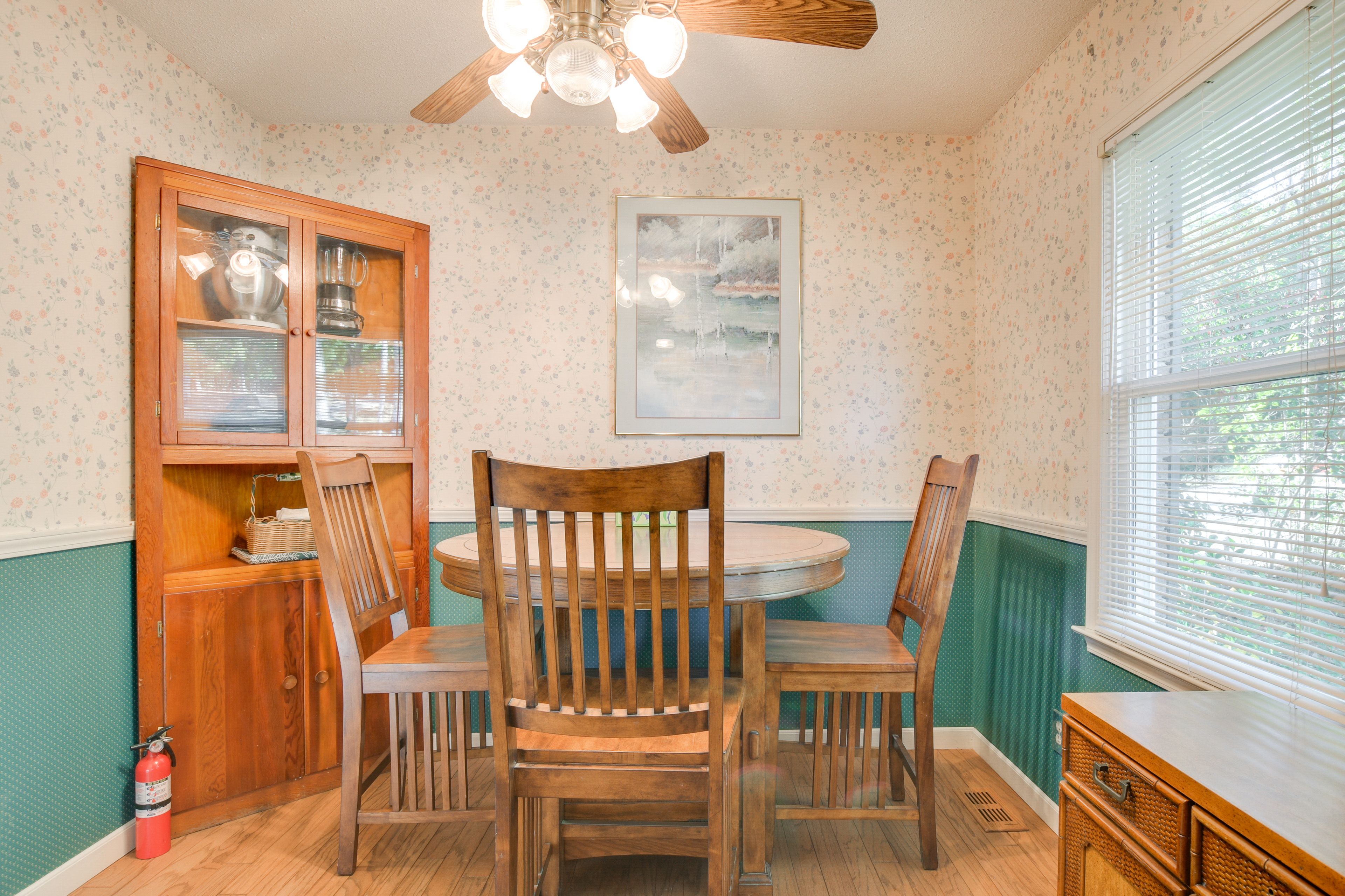 Dining Area | Main Level