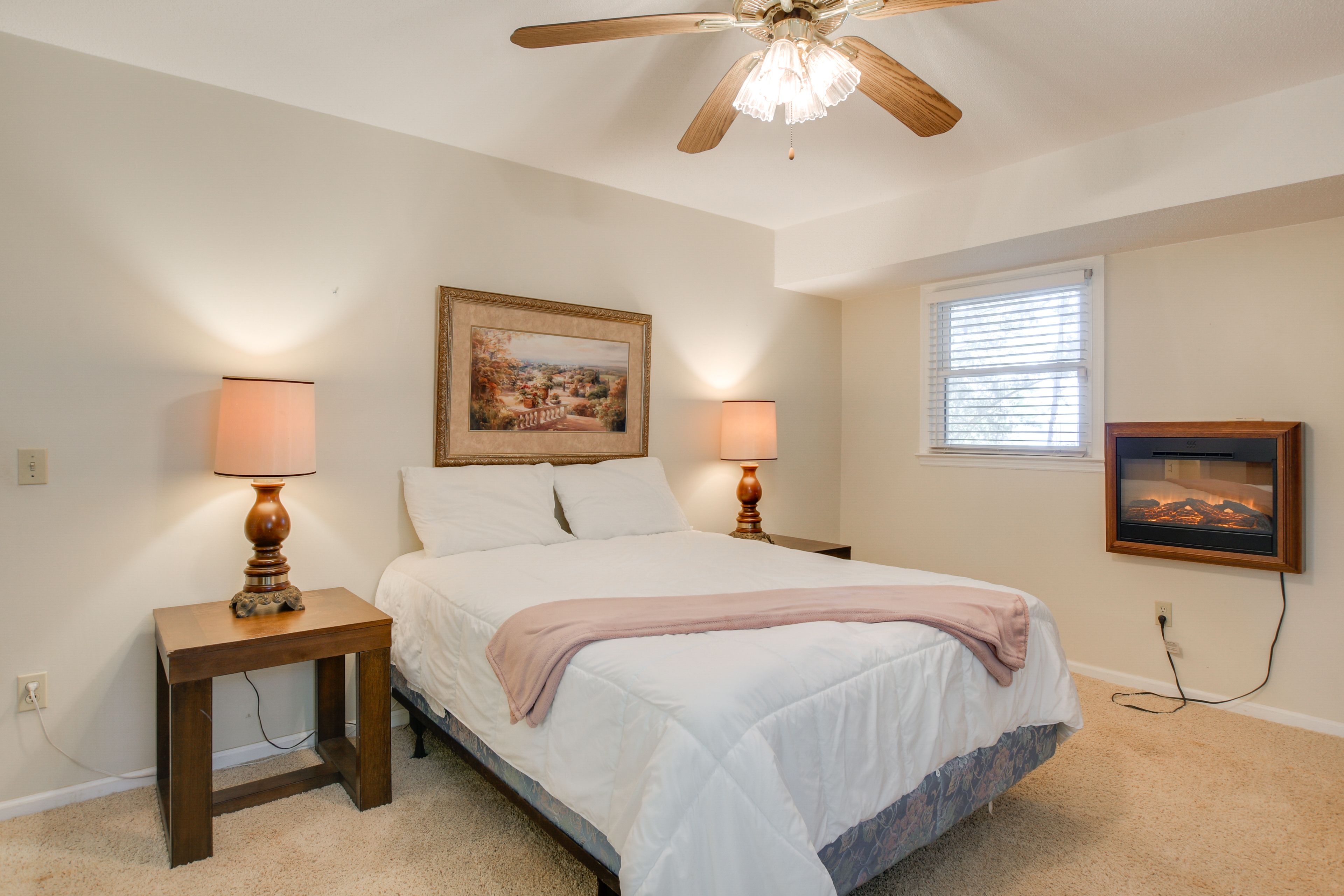 Bedroom 3 | Queen Bed | Basement Level