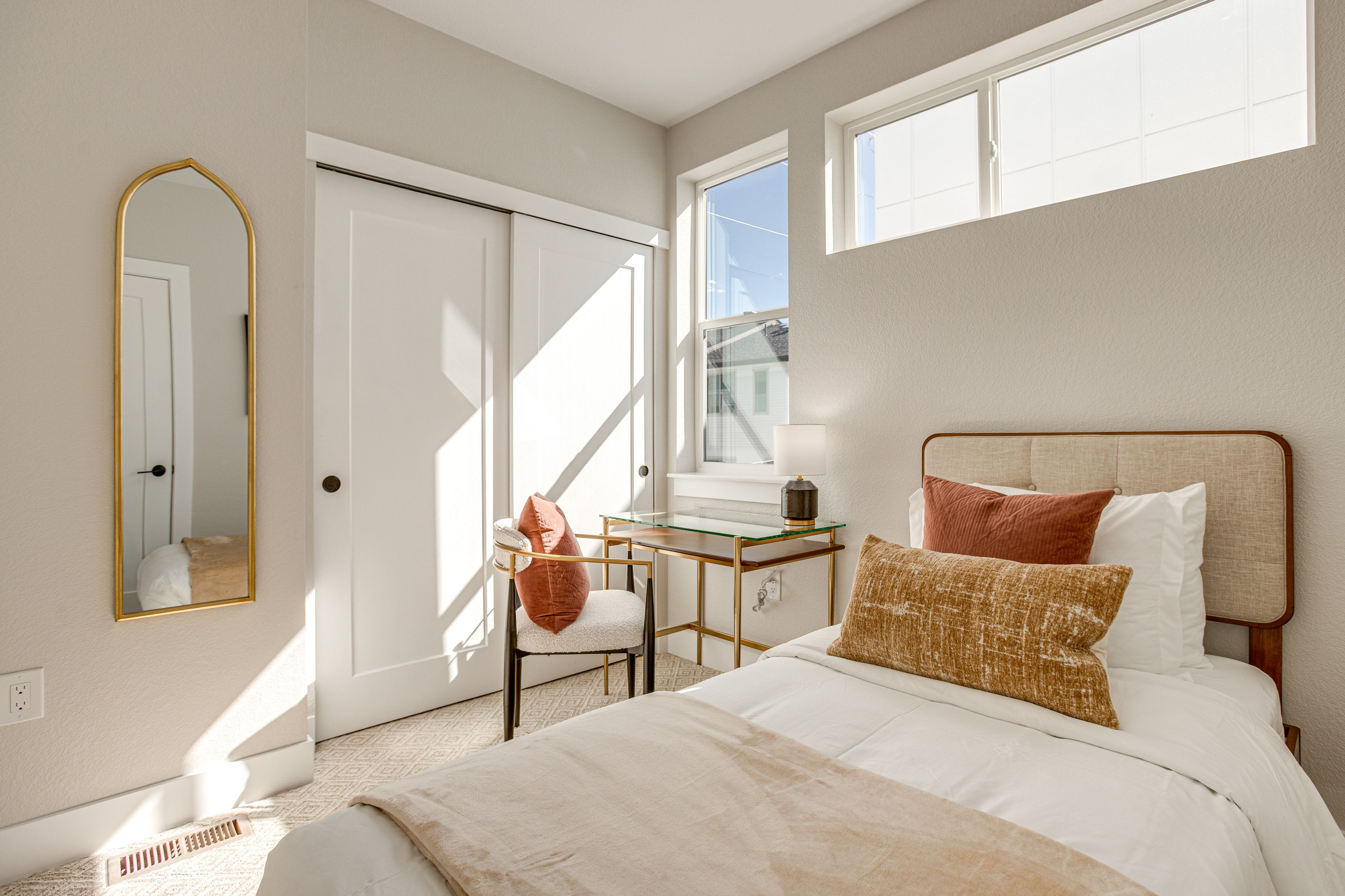 Bedroom 2 | Twin Bed | 3rd Floor