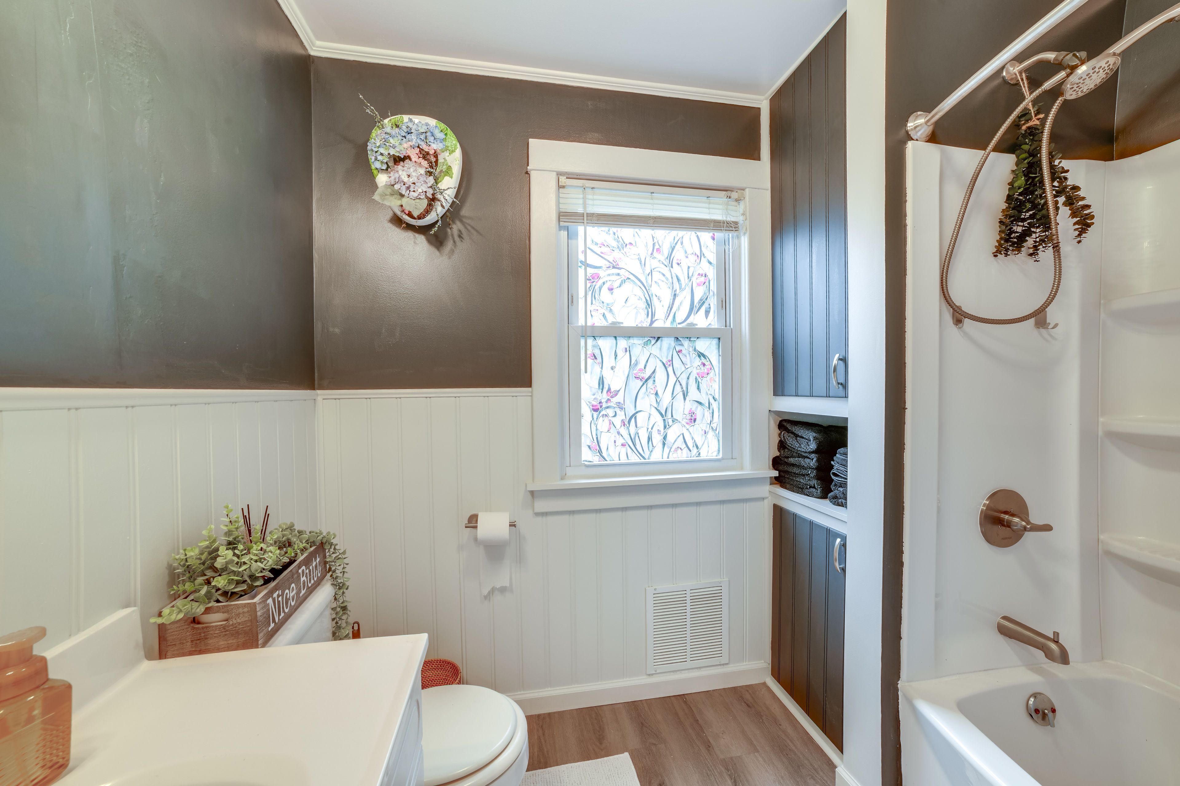 Full Bathroom | 2nd Floor