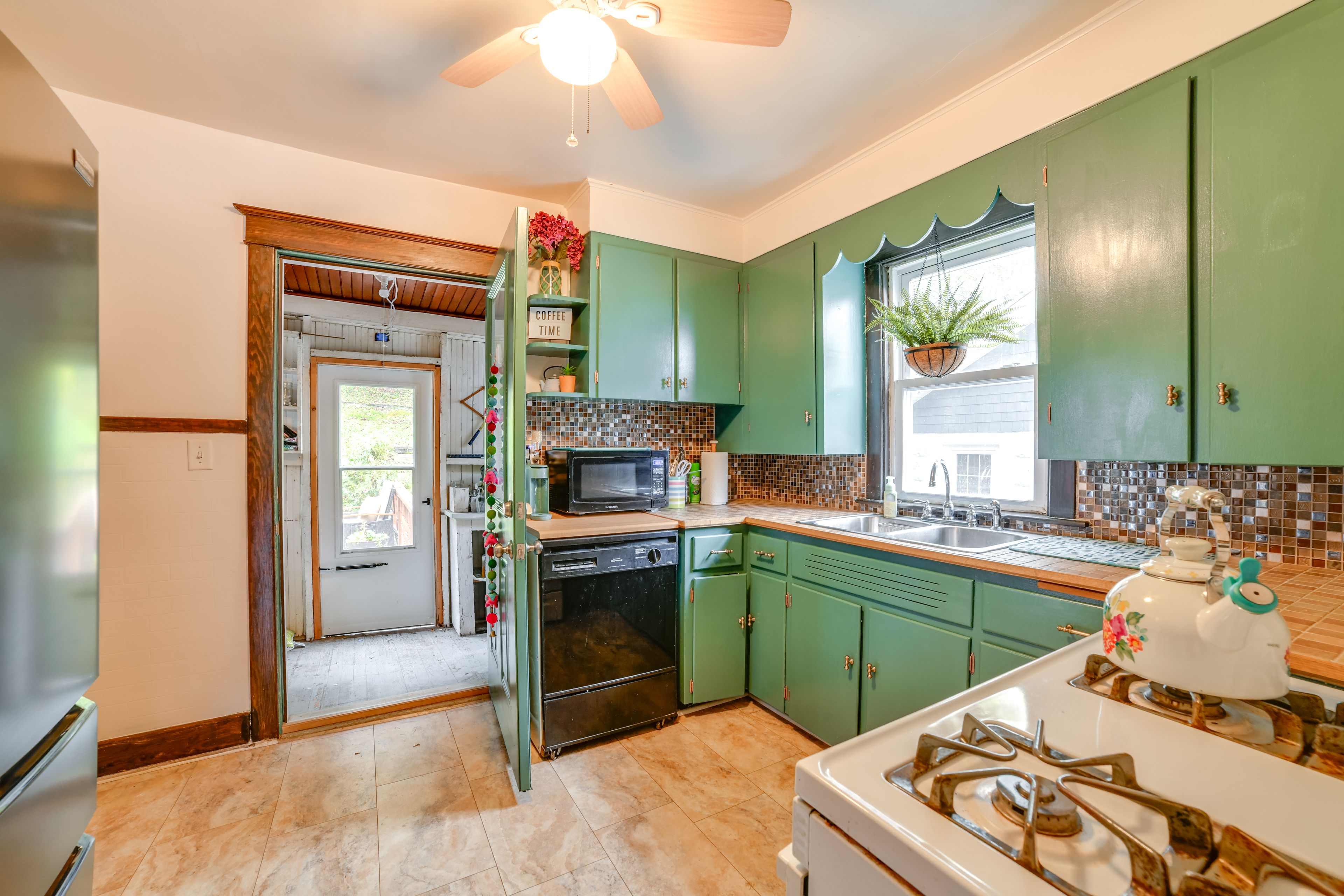 Kitchen | Keurig Coffee Maker | Dishwasher | Cooking Basics | 1st Floor