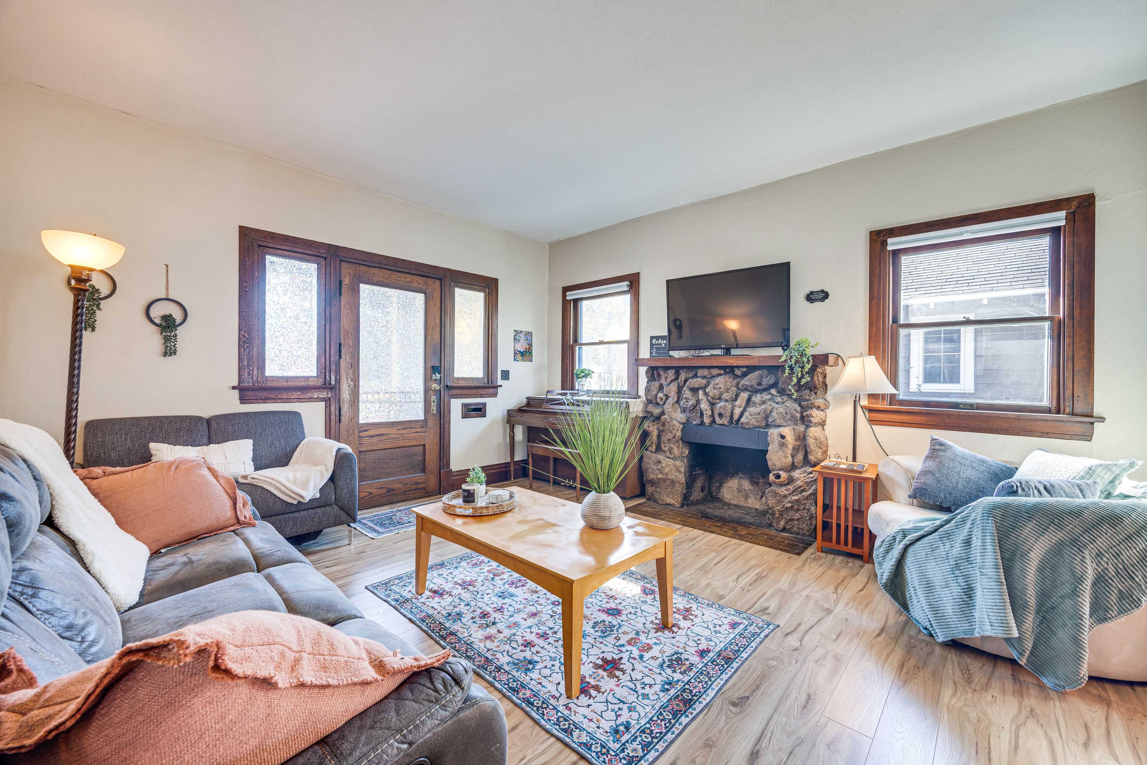 Colorado Springs Vacation Rental | 3BR | 1BA | 1,250 Sq Ft | 5 Steps Required