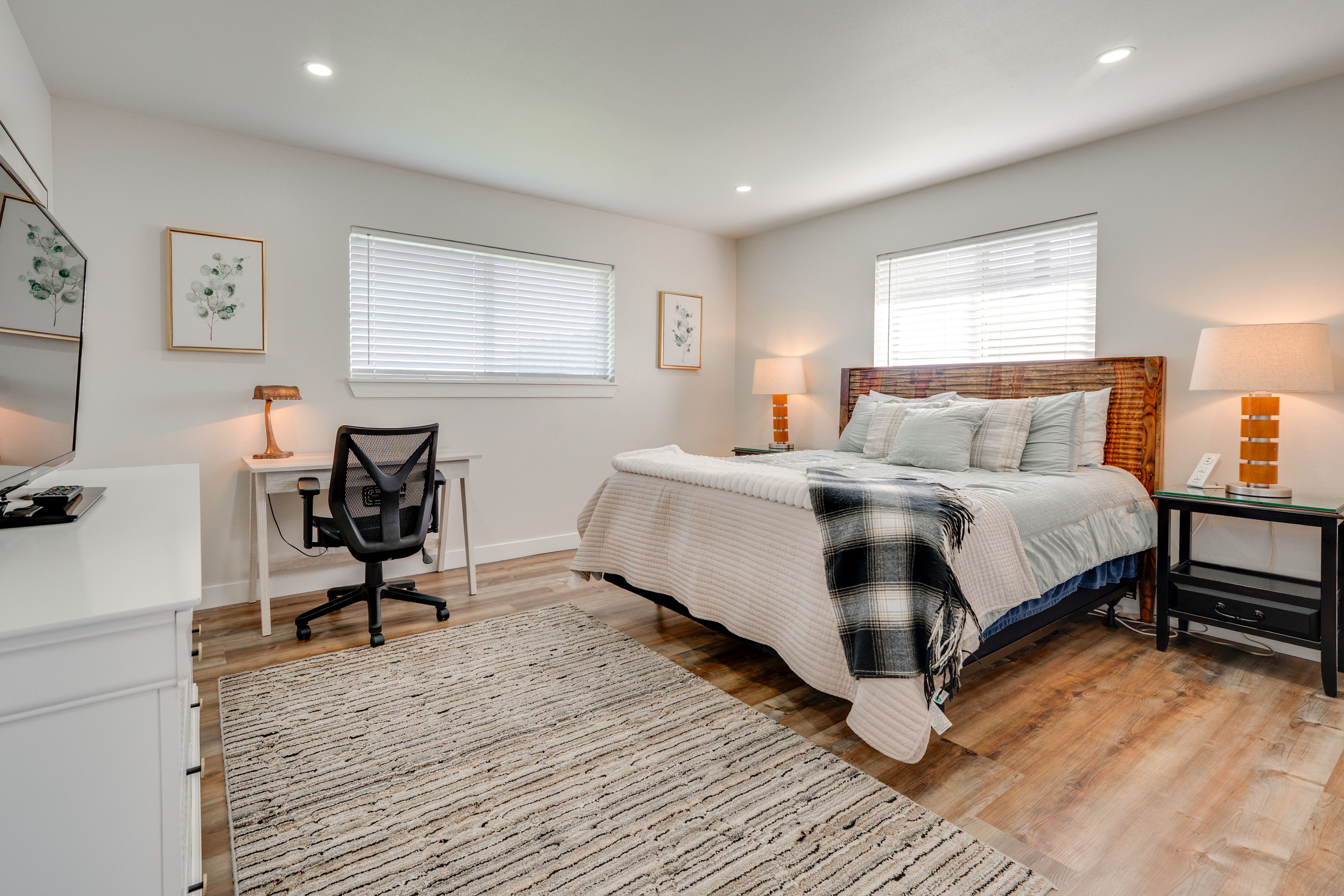 Bedroom 1 | Queen Bed