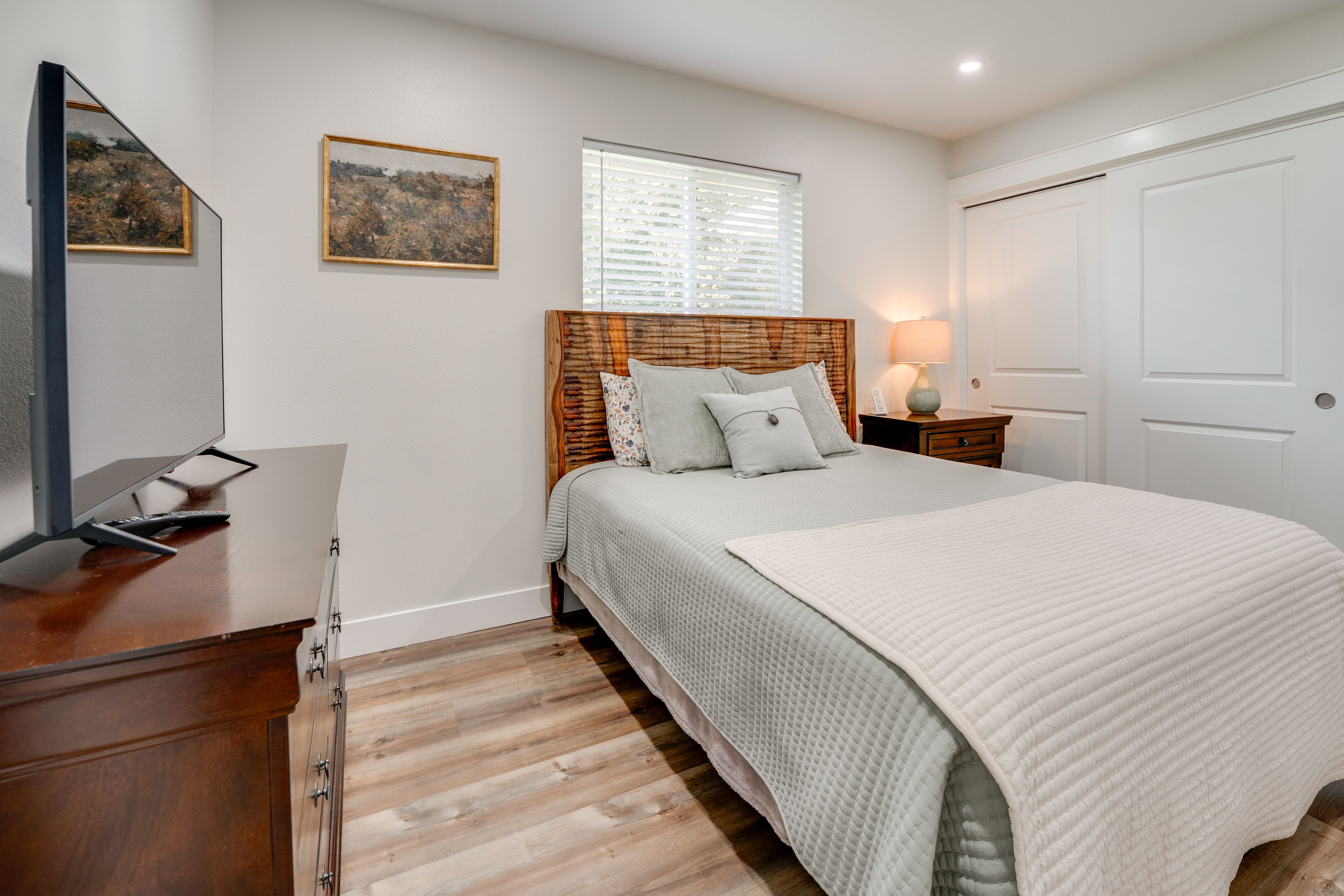 Bedroom 3 | Queen Bed