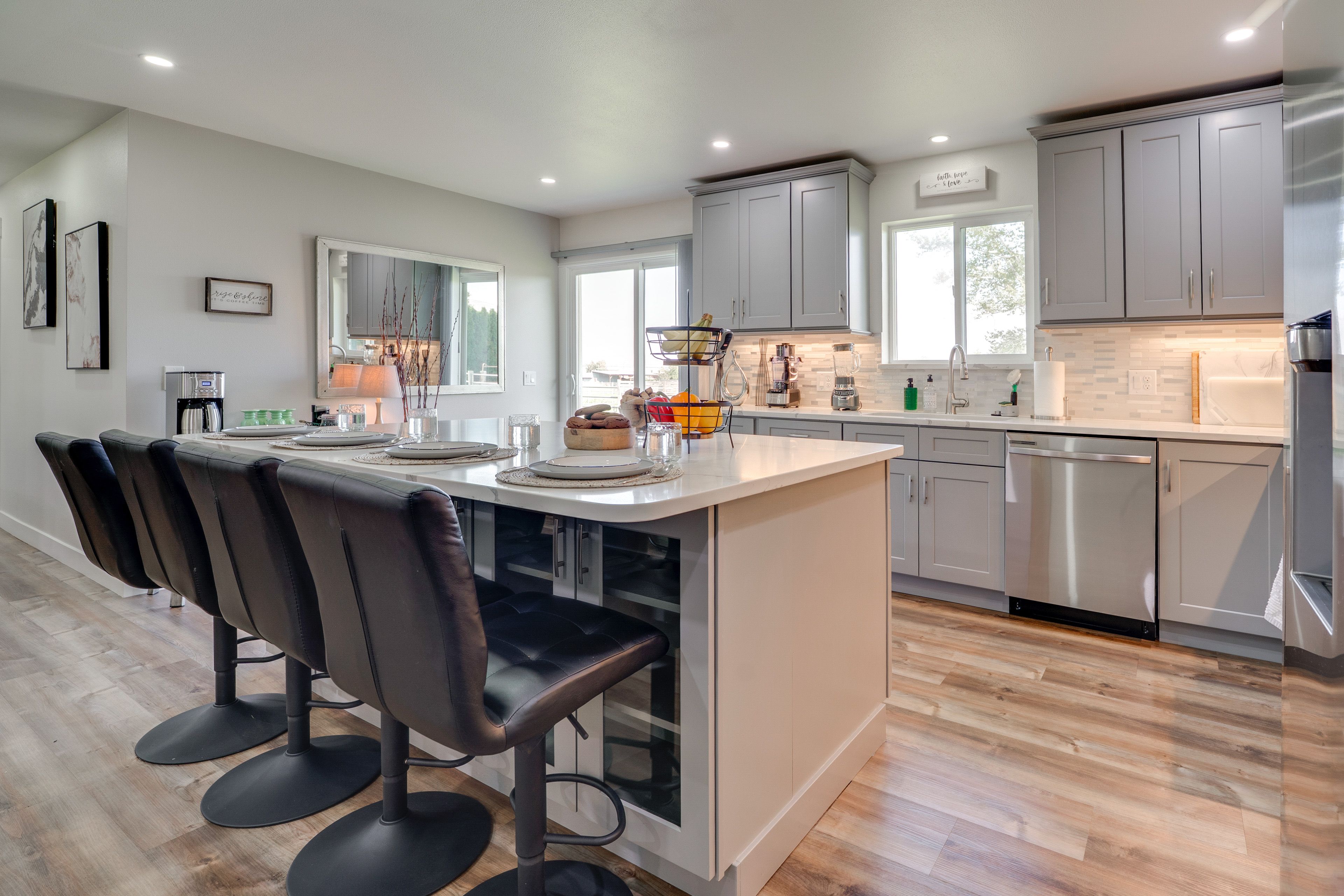 Kitchen | Drip Coffee Maker | Dishwasher | Blender